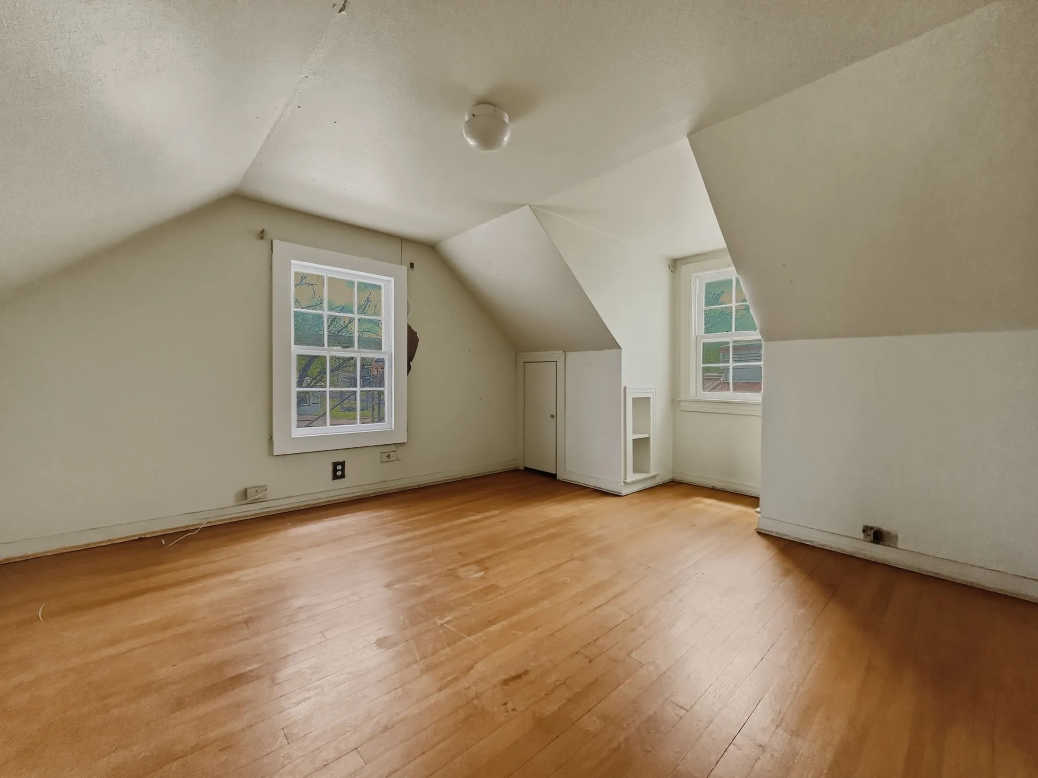 Single Family Residence For Sale in Hamilton County , 609 E Main Street, Hamilton, Texas 76531, 4 Bedroom, 2 Bathroom, Garage spaces, 2,889 Sqft, built in 1928, mls#21245167, Real Estate Agent in Hamilton, Homes For Sale in Hamilton county, Homes For Sale in Hamilton, Realtor in Hamilton Texas, Real Estate Brokerage Independent Realty Texas, Luminita Cordes Realtor