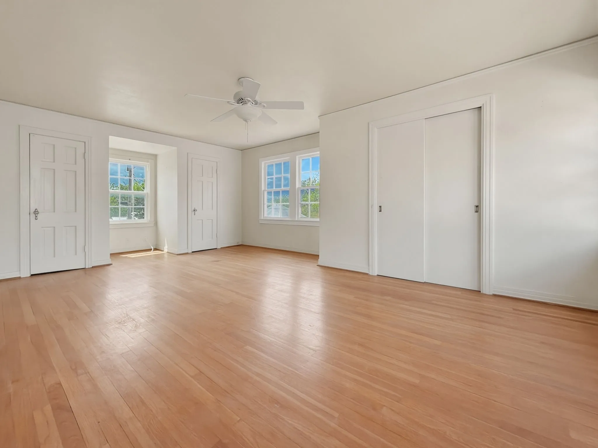 Single Family Residence For Sale in Hamilton County , 609 E Main Street, Hamilton, Texas 76531, 4 Bedroom, 2 Bathroom, Garage spaces, 2,889 Sqft, built in 1928, mls#21245167, Real Estate Agent in Hamilton, Homes For Sale in Hamilton county, Homes For Sale in Hamilton, Realtor in Hamilton Texas, Real Estate Brokerage Independent Realty Texas, Luminita Cordes Realtor