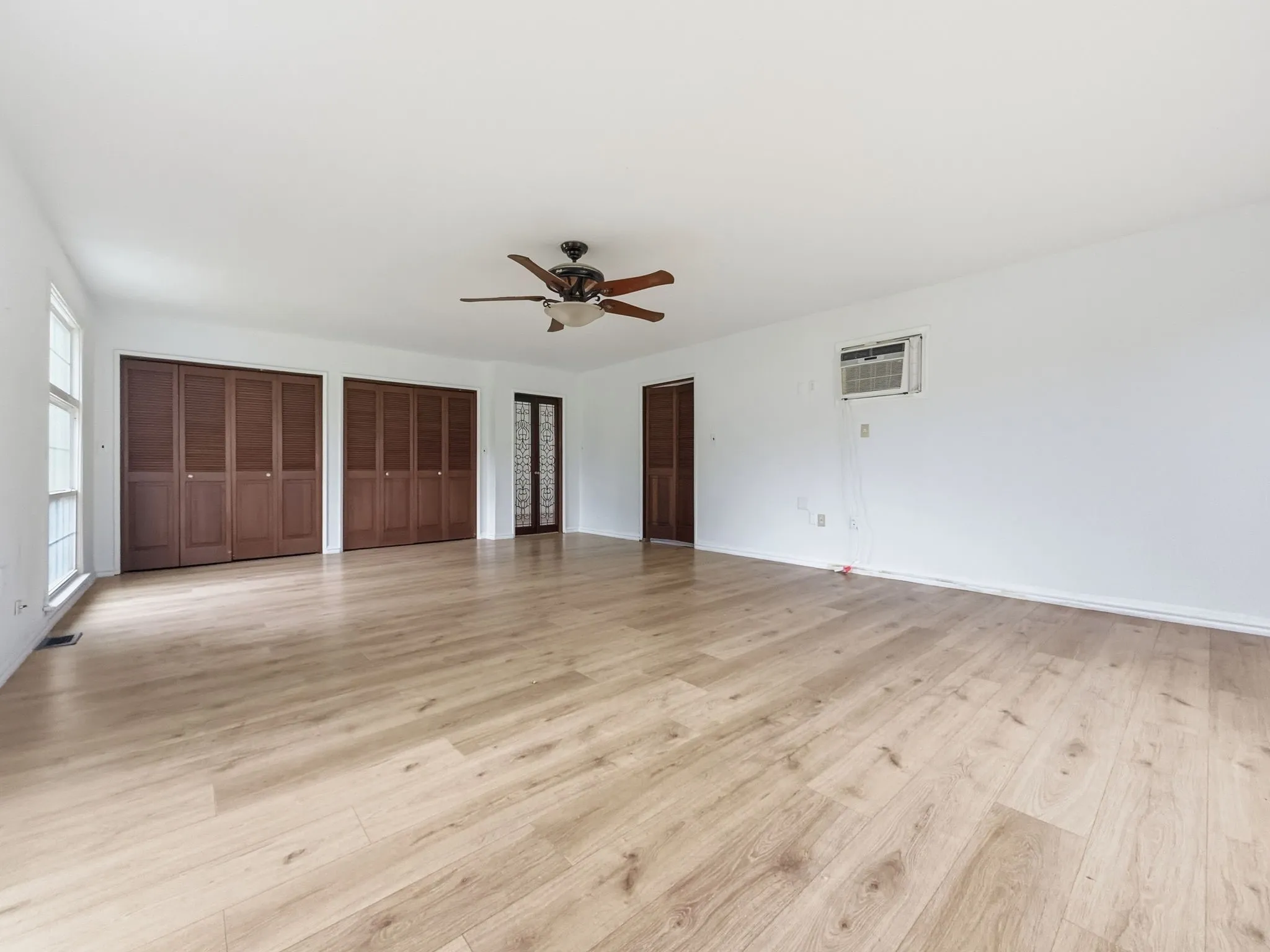 Single Family Residence For Sale in Hamilton County , 609 E Main Street, Hamilton, Texas 76531, 4 Bedroom, 2 Bathroom, Garage spaces, 2,889 Sqft, built in 1928, mls#21245167, Real Estate Agent in Hamilton, Homes For Sale in Hamilton county, Homes For Sale in Hamilton, Realtor in Hamilton Texas, Real Estate Brokerage Independent Realty Texas, Luminita Cordes Realtor