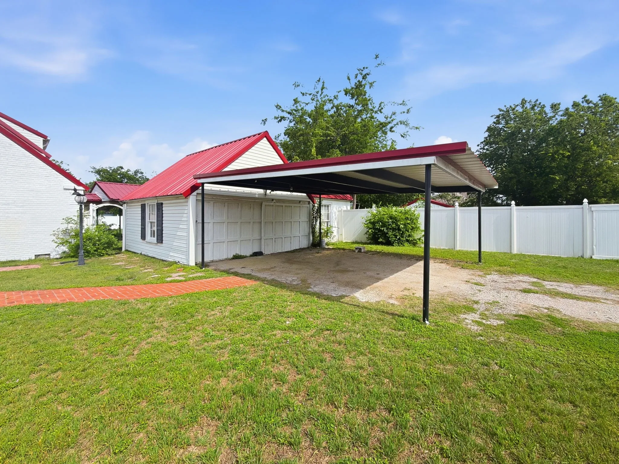 Single Family Residence For Sale in Hamilton County , 609 E Main Street, Hamilton, Texas 76531, 4 Bedroom, 2 Bathroom, Garage spaces, 2,889 Sqft, built in 1928, mls#21245167, Real Estate Agent in Hamilton, Homes For Sale in Hamilton county, Homes For Sale in Hamilton, Realtor in Hamilton Texas, Real Estate Brokerage Independent Realty Texas, Luminita Cordes Realtor