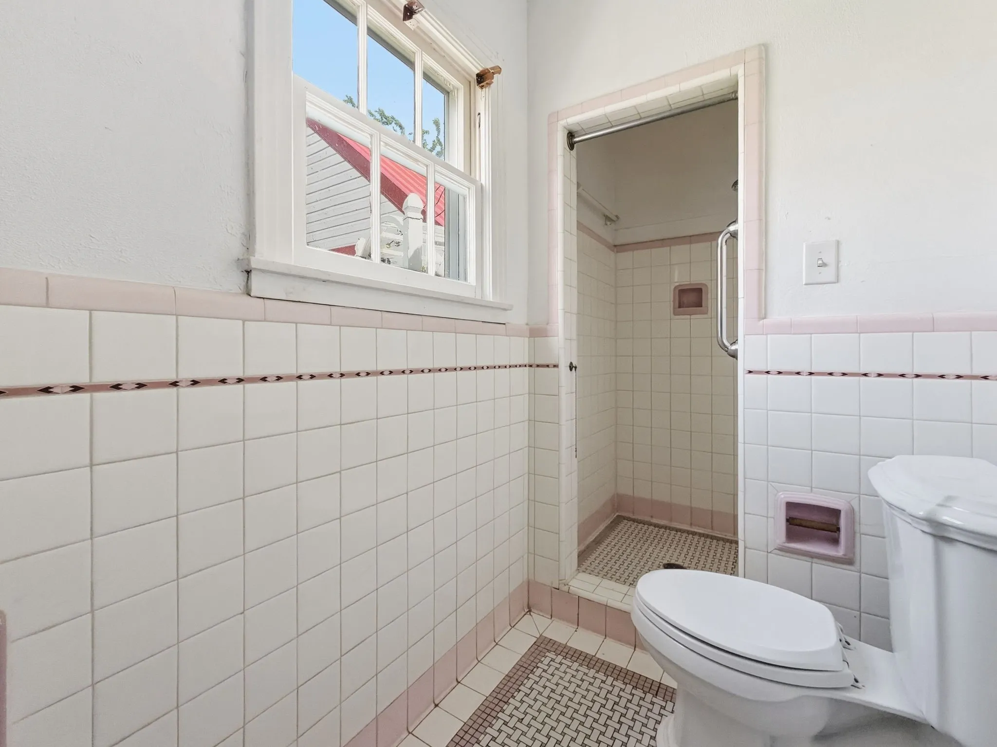 Single Family Residence For Sale in Hamilton County , 609 E Main Street, Hamilton, Texas 76531, 4 Bedroom, 2 Bathroom, Garage spaces, 2,889 Sqft, built in 1928, mls#21245167, Real Estate Agent in Hamilton, Homes For Sale in Hamilton county, Homes For Sale in Hamilton, Realtor in Hamilton Texas, Real Estate Brokerage Independent Realty Texas, Luminita Cordes Realtor