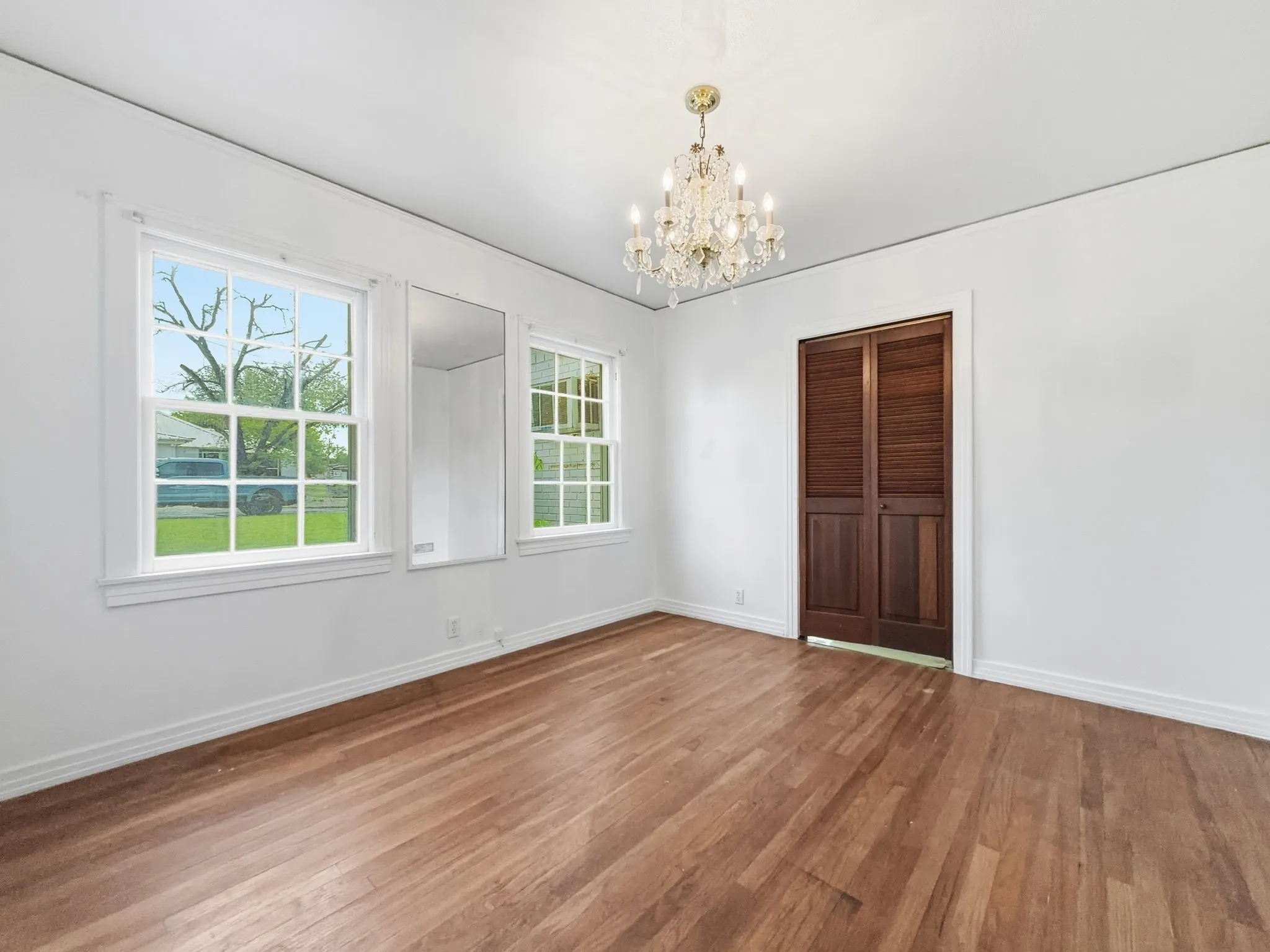 Single Family Residence For Sale in Hamilton County , 609 E Main Street, Hamilton, Texas 76531, 4 Bedroom, 2 Bathroom, Garage spaces, 2,889 Sqft, built in 1928, mls#21245167, Real Estate Agent in Hamilton, Homes For Sale in Hamilton county, Homes For Sale in Hamilton, Realtor in Hamilton Texas, Real Estate Brokerage Independent Realty Texas, Luminita Cordes Realtor