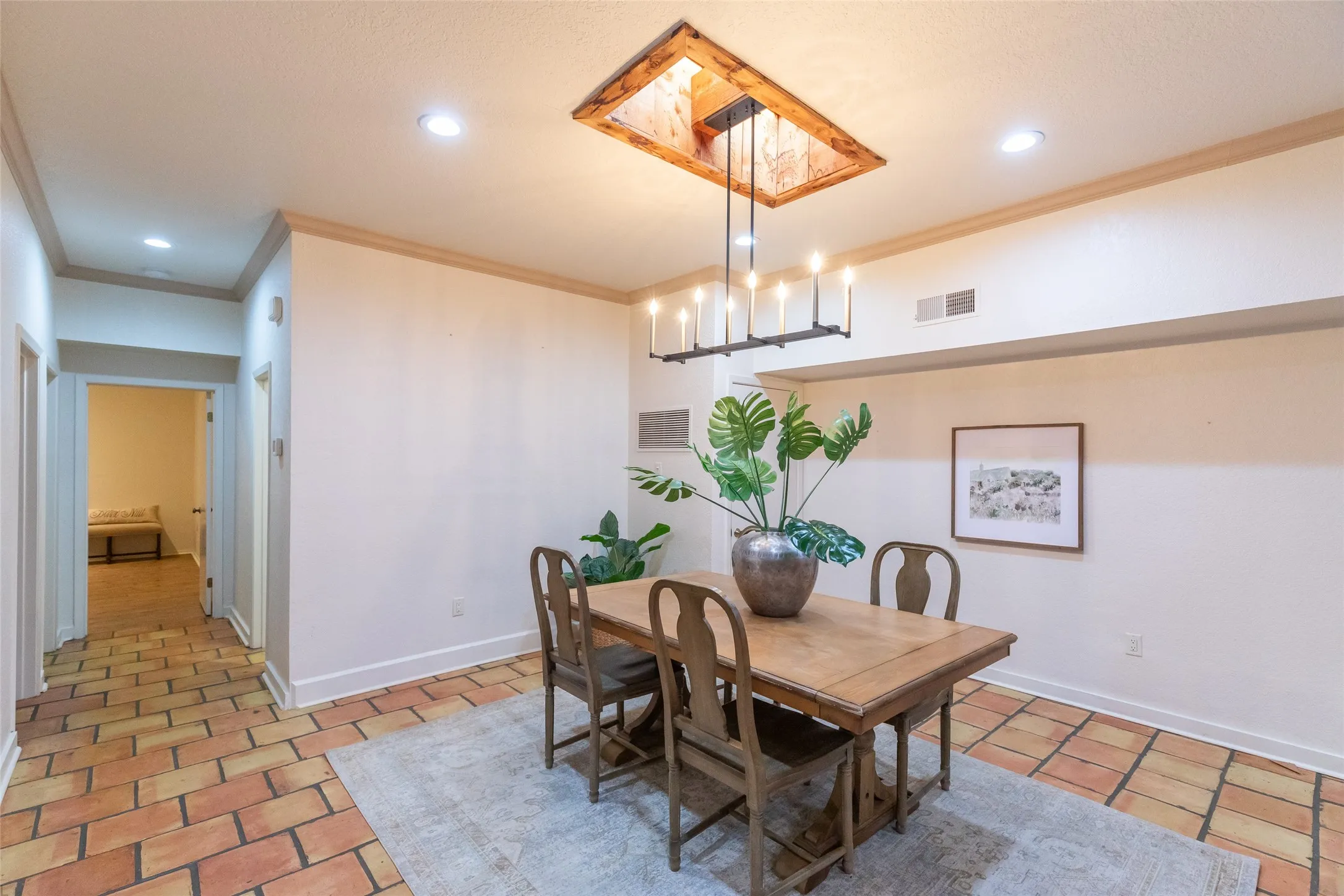 Single Family Residence For Sale in Taylor County , 25 Tamarisk Circle, Abilene, Texas 79606, 3 Bedroom, 3 Bathroom, 2 Garage spaces, 2,324 Sqft, built in 1980, mls#21246186, Real Estate Agent in Abilene, Homes For Sale in Taylor county, Homes For Sale in Abilene, Realtor in Abilene Texas, Real Estate Brokerage Independent Realty Texas, Luminita Cordes Realtor