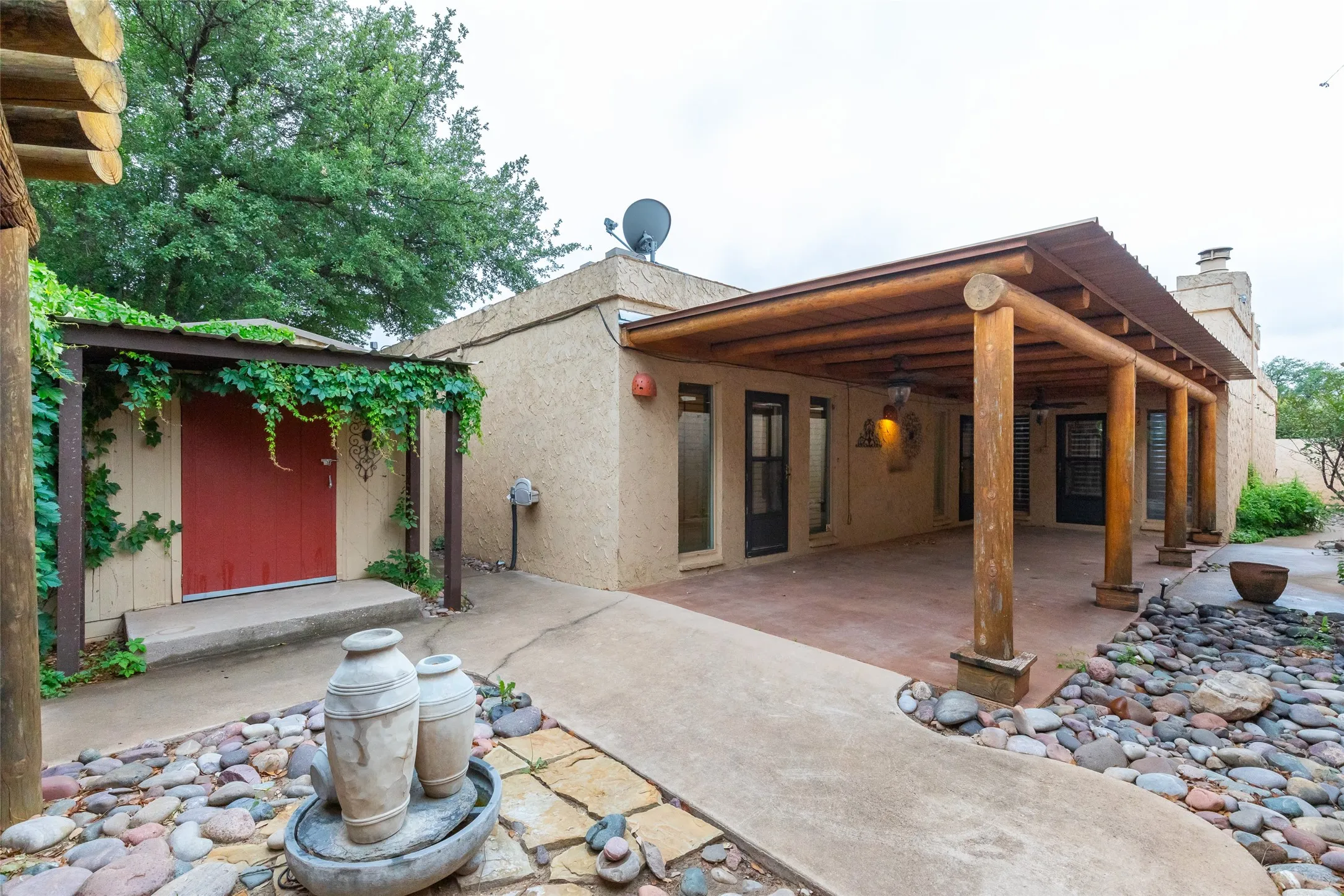 Single Family Residence For Sale in Taylor County , 25 Tamarisk Circle, Abilene, Texas 79606, 3 Bedroom, 3 Bathroom, 2 Garage spaces, 2,324 Sqft, built in 1980, mls#21246186, Real Estate Agent in Abilene, Homes For Sale in Taylor county, Homes For Sale in Abilene, Realtor in Abilene Texas, Real Estate Brokerage Independent Realty Texas, Luminita Cordes Realtor