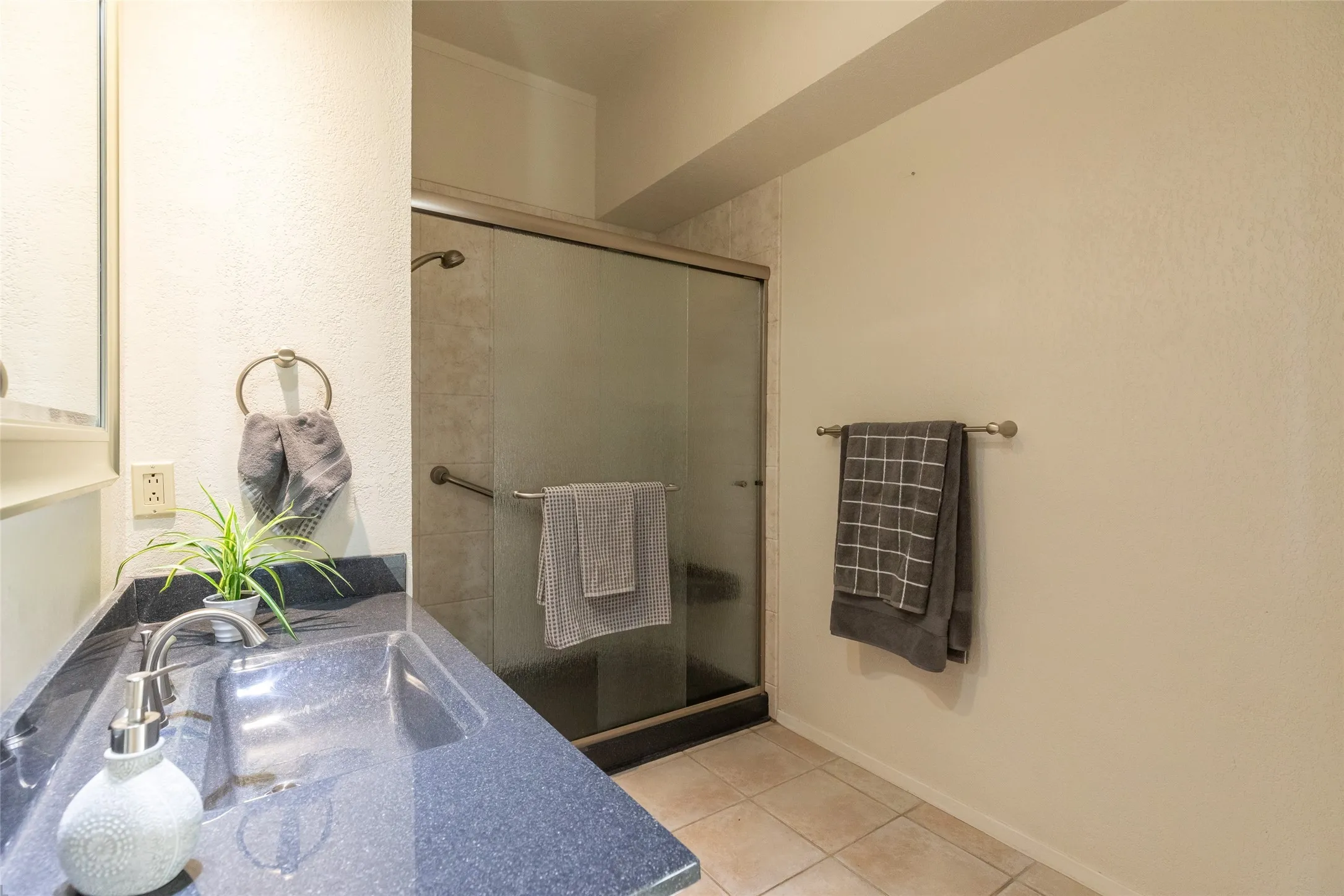 Single Family Residence For Sale in Taylor County , 25 Tamarisk Circle, Abilene, Texas 79606, 3 Bedroom, 3 Bathroom, 2 Garage spaces, 2,324 Sqft, built in 1980, mls#21246186, Real Estate Agent in Abilene, Homes For Sale in Taylor county, Homes For Sale in Abilene, Realtor in Abilene Texas, Real Estate Brokerage Independent Realty Texas, Luminita Cordes Realtor