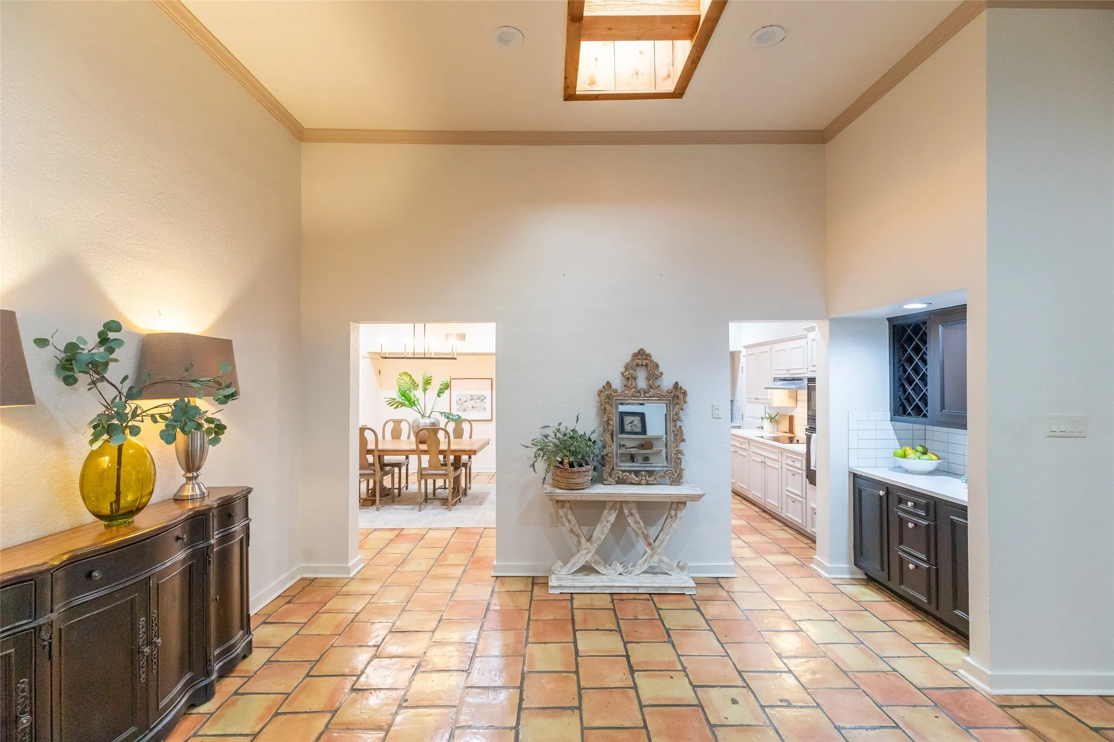 Single Family Residence For Sale in Taylor County , 25 Tamarisk Circle, Abilene, Texas 79606, 3 Bedroom, 3 Bathroom, 2 Garage spaces, 2,324 Sqft, built in 1980, mls#21246186, Real Estate Agent in Abilene, Homes For Sale in Taylor county, Homes For Sale in Abilene, Realtor in Abilene Texas, Real Estate Brokerage Independent Realty Texas, Luminita Cordes Realtor