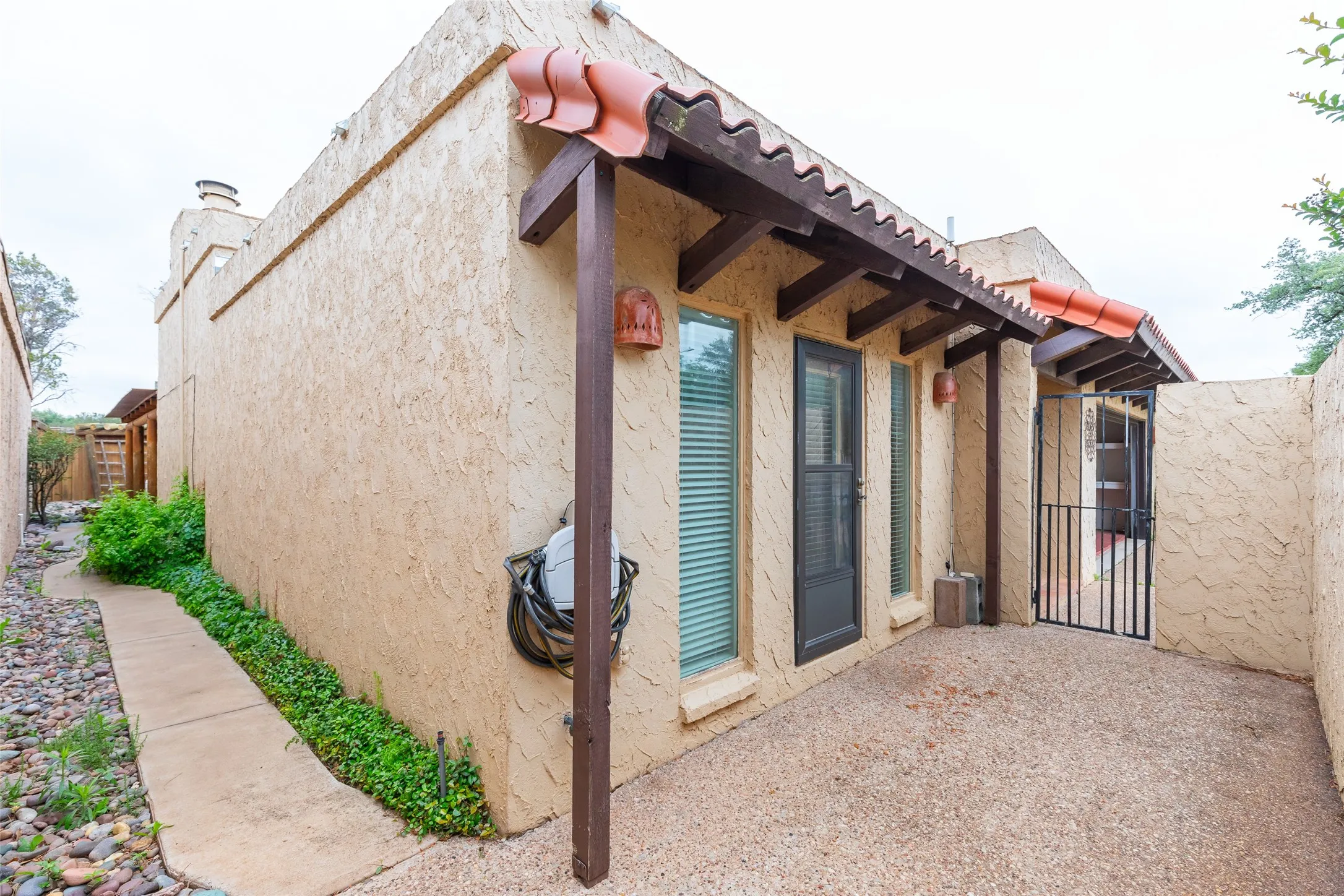 Single Family Residence For Sale in Taylor County , 25 Tamarisk Circle, Abilene, Texas 79606, 3 Bedroom, 3 Bathroom, 2 Garage spaces, 2,324 Sqft, built in 1980, mls#21246186, Real Estate Agent in Abilene, Homes For Sale in Taylor county, Homes For Sale in Abilene, Realtor in Abilene Texas, Real Estate Brokerage Independent Realty Texas, Luminita Cordes Realtor