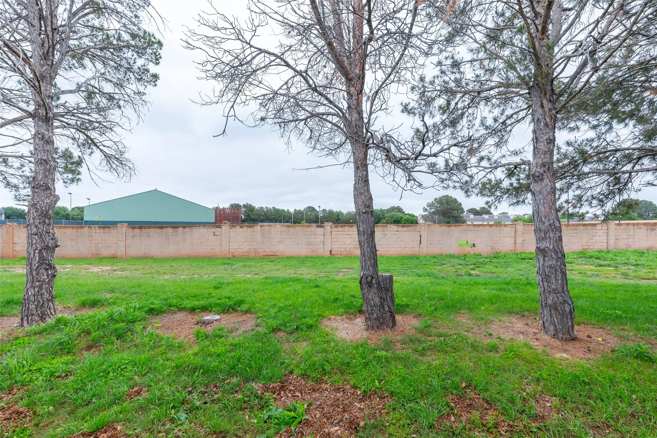 Single Family Residence For Sale in Taylor County , 25 Tamarisk Circle, Abilene, Texas 79606, 3 Bedroom, 3 Bathroom, 2 Garage spaces, 2,324 Sqft, built in 1980, mls#21246186, Real Estate Agent in Abilene, Homes For Sale in Taylor county, Homes For Sale in Abilene, Realtor in Abilene Texas, Real Estate Brokerage Independent Realty Texas, Luminita Cordes Realtor