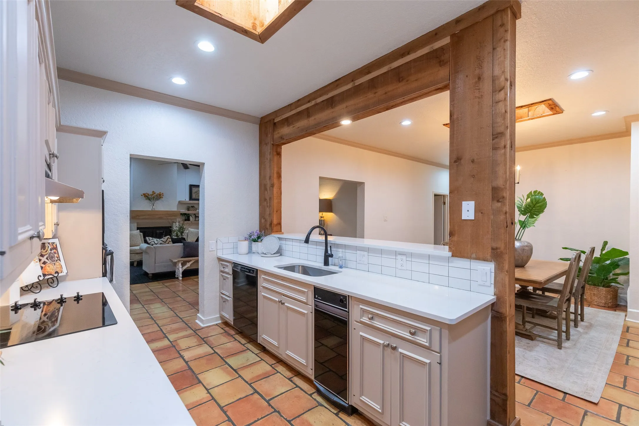 Single Family Residence For Sale in Taylor County , 25 Tamarisk Circle, Abilene, Texas 79606, 3 Bedroom, 3 Bathroom, 2 Garage spaces, 2,324 Sqft, built in 1980, mls#21246186, Real Estate Agent in Abilene, Homes For Sale in Taylor county, Homes For Sale in Abilene, Realtor in Abilene Texas, Real Estate Brokerage Independent Realty Texas, Luminita Cordes Realtor