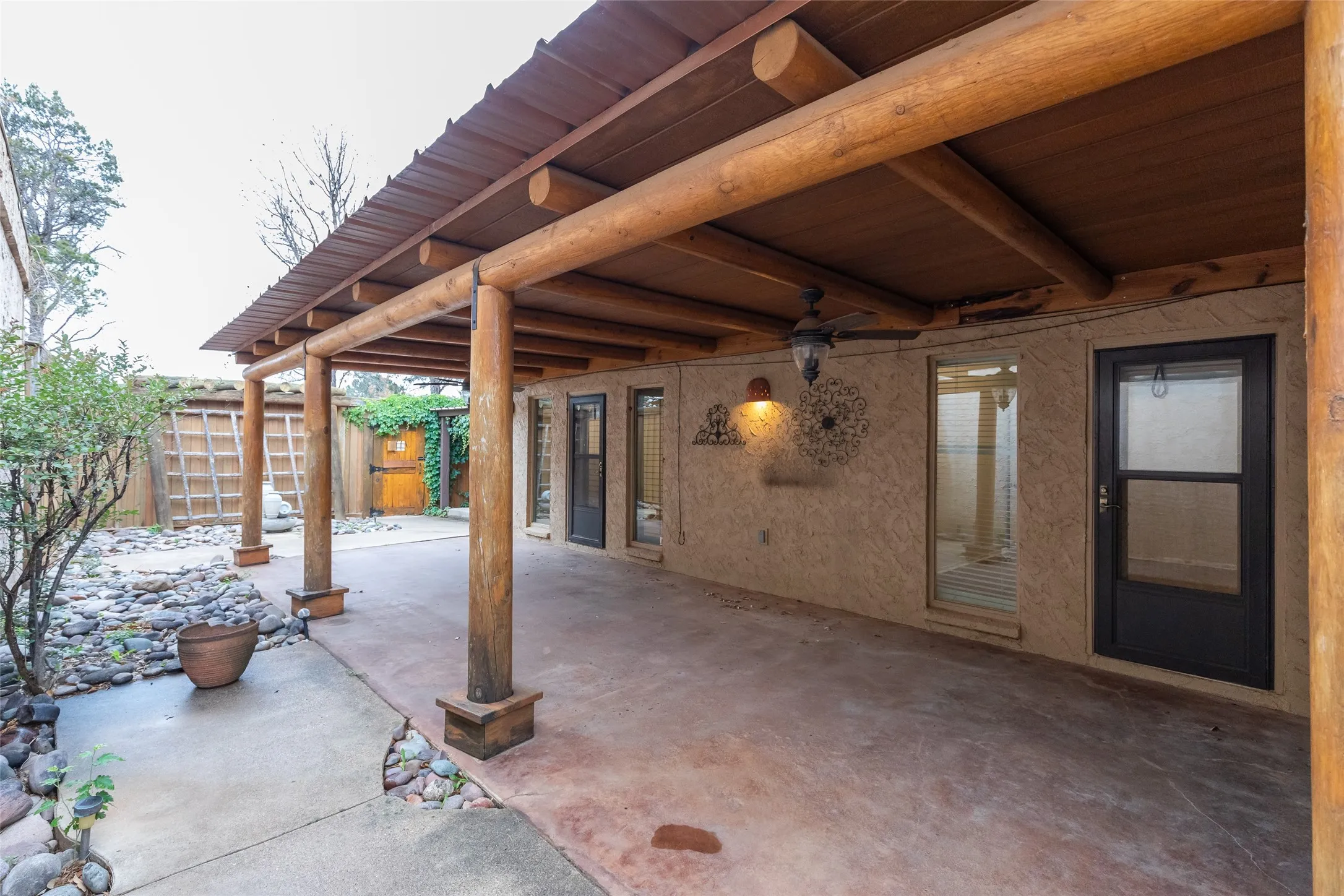 Single Family Residence For Sale in Taylor County , 25 Tamarisk Circle, Abilene, Texas 79606, 3 Bedroom, 3 Bathroom, 2 Garage spaces, 2,324 Sqft, built in 1980, mls#21246186, Real Estate Agent in Abilene, Homes For Sale in Taylor county, Homes For Sale in Abilene, Realtor in Abilene Texas, Real Estate Brokerage Independent Realty Texas, Luminita Cordes Realtor