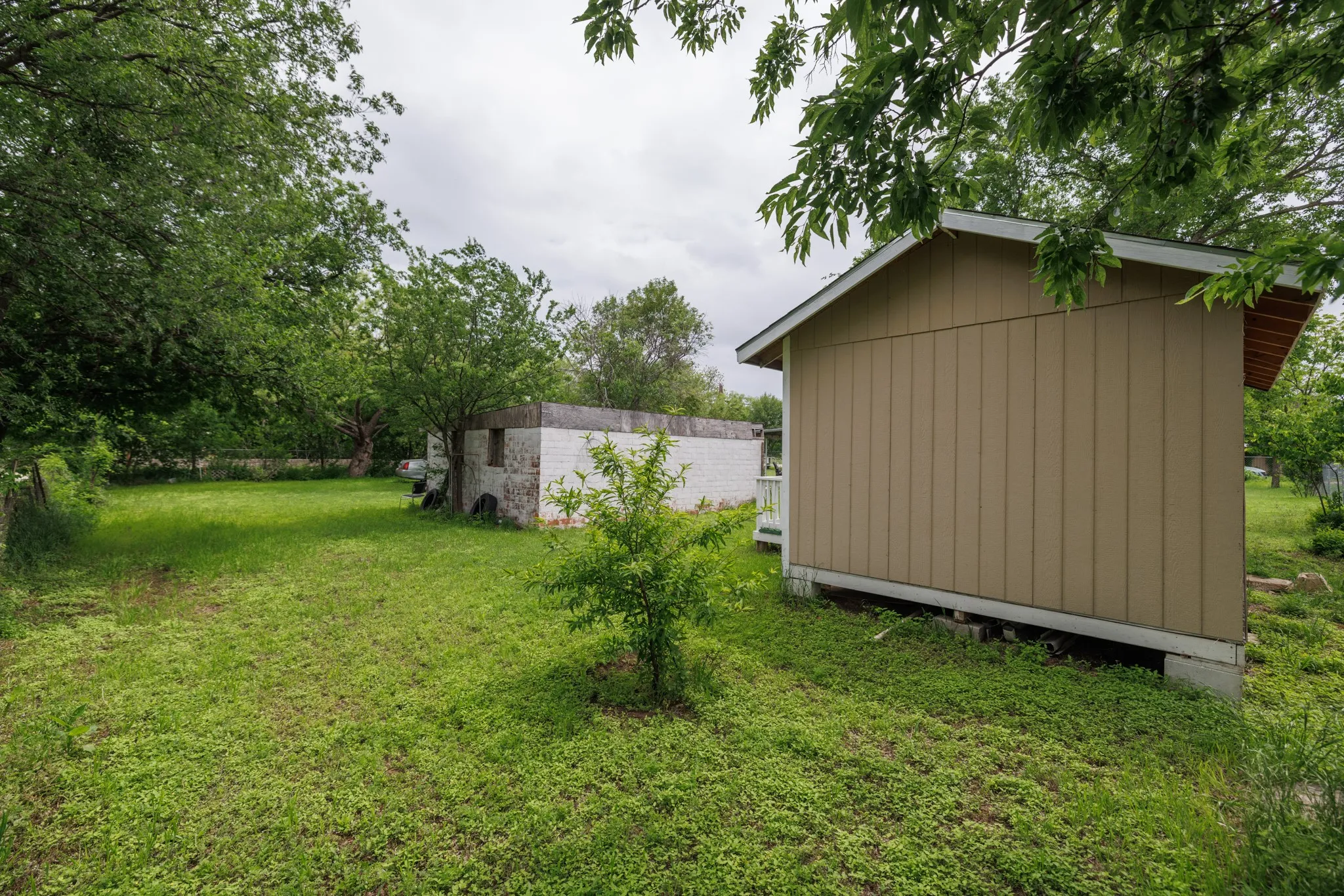 Single Family Residence For Sale in Coleman County , 308 W 5th Street, Coleman, Texas 76834, 2 Bedroom, 1 Bathroom, Garage spaces, 868 Sqft, built in 1950, Preowned, mls#21245201, Real Estate Agent in Coleman, Homes For Sale in Coleman county, Homes For Sale in Coleman, Realtor in Coleman Texas, Real Estate Brokerage Independent Realty Texas, Luminita Cordes Realtor