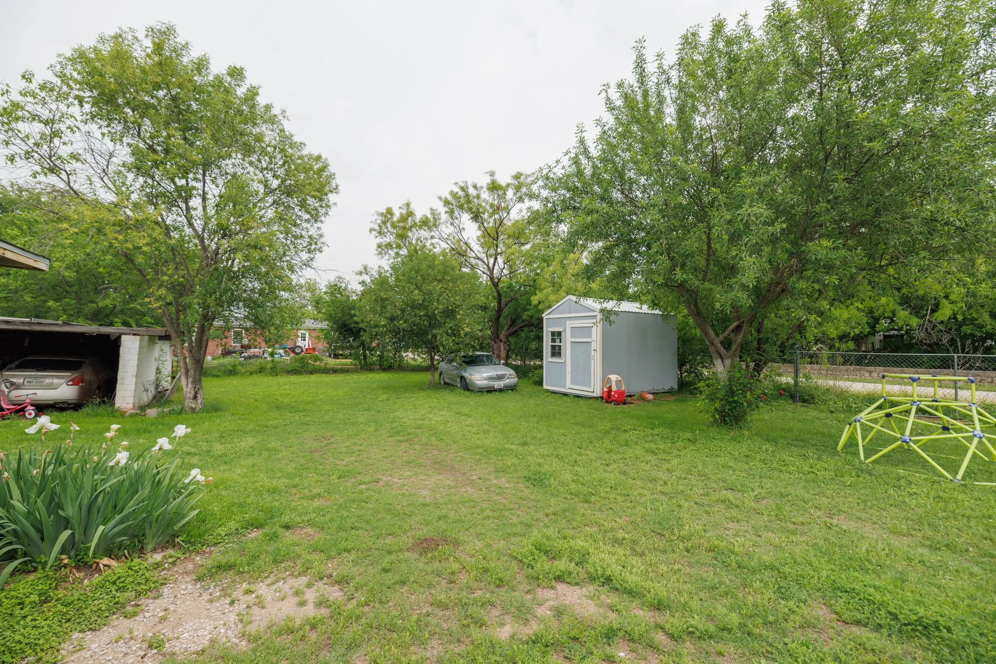 Single Family Residence For Sale in Coleman County , 308 W 5th Street, Coleman, Texas 76834, 2 Bedroom, 1 Bathroom, Garage spaces, 868 Sqft, built in 1950, Preowned, mls#21245201, Real Estate Agent in Coleman, Homes For Sale in Coleman county, Homes For Sale in Coleman, Realtor in Coleman Texas, Real Estate Brokerage Independent Realty Texas, Luminita Cordes Realtor