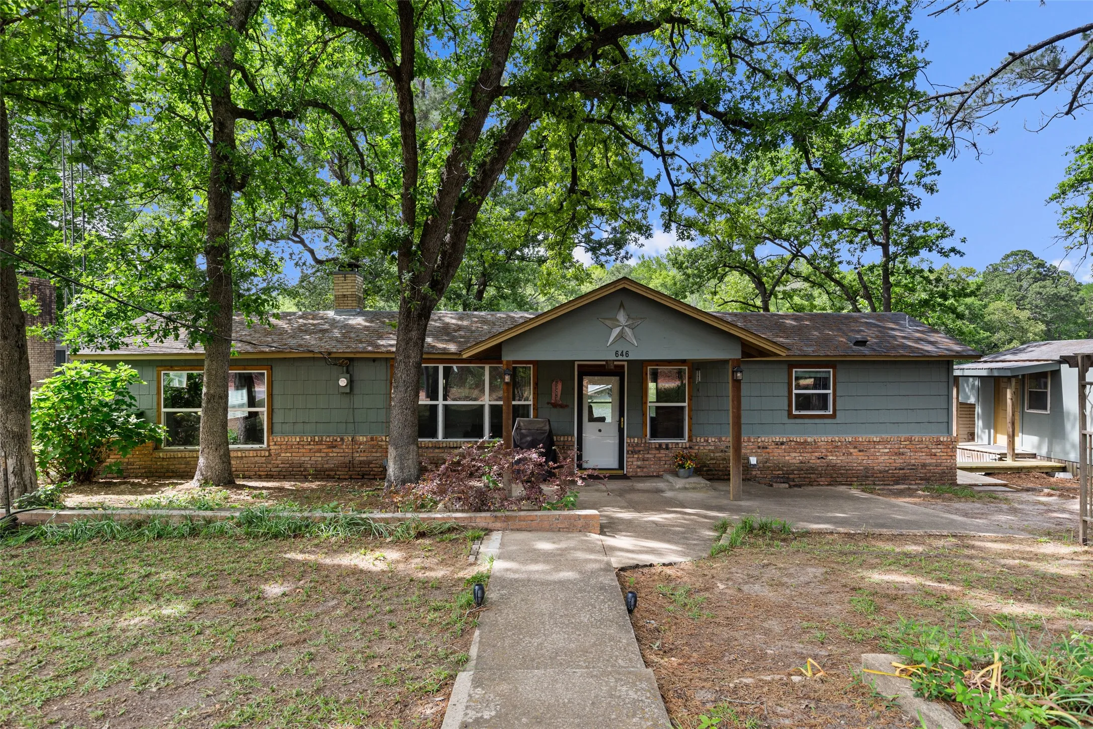 Single Family Residence For Sale in Wood County , 646 County Road 3235, Quitman, Texas 75783, 3 Bedroom, 2 Bathroom, Garage spaces, 1,365 Sqft, built in 1985, mls#21245130, Real Estate Agent in Quitman, Homes For Sale in Wood county, Homes For Sale in Quitman, Realtor in Quitman Texas, Real Estate Brokerage Independent Realty Texas, Luminita Cordes Realtor