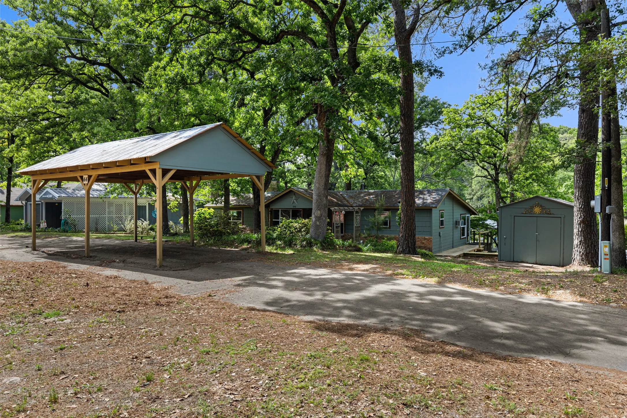 Single Family Residence For Sale in Wood County , 646 County Road 3235, Quitman, Texas 75783, 3 Bedroom, 2 Bathroom, Garage spaces, 1,365 Sqft, built in 1985, mls#21245130, Real Estate Agent in Quitman, Homes For Sale in Wood county, Homes For Sale in Quitman, Realtor in Quitman Texas, Real Estate Brokerage Independent Realty Texas, Luminita Cordes Realtor
