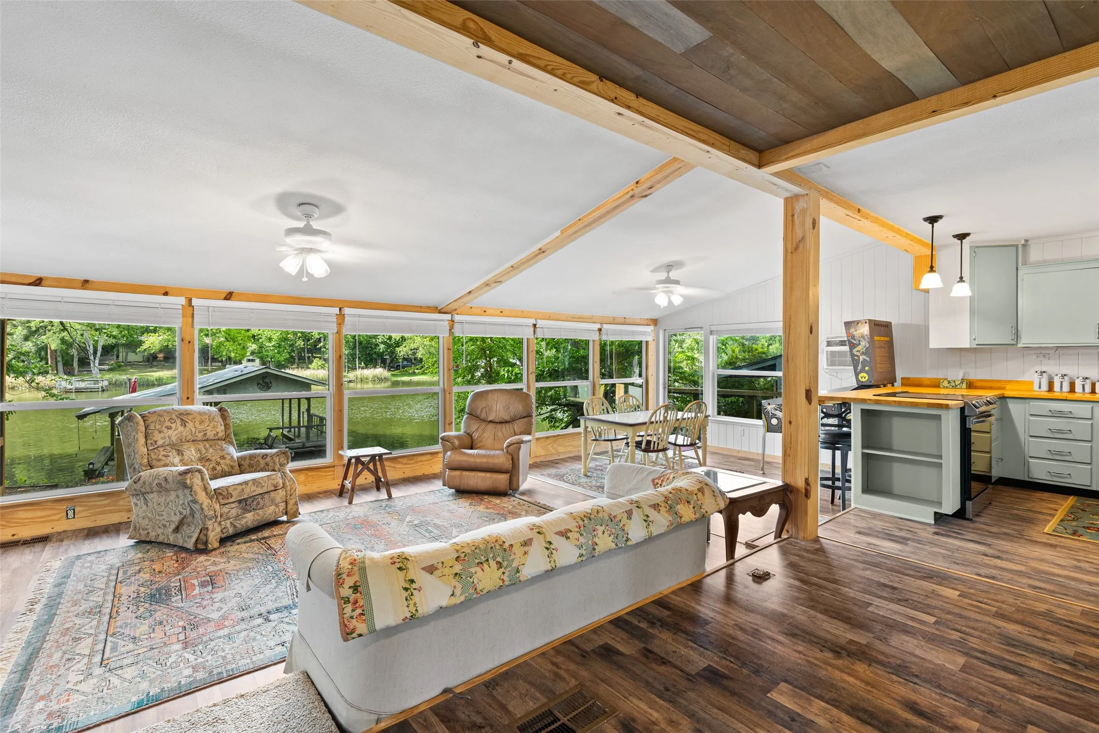 Single Family Residence For Sale in Wood County , 646 County Road 3235, Quitman, Texas 75783, 3 Bedroom, 2 Bathroom, Garage spaces, 1,365 Sqft, built in 1985, mls#21245130, Real Estate Agent in Quitman, Homes For Sale in Wood county, Homes For Sale in Quitman, Realtor in Quitman Texas, Real Estate Brokerage Independent Realty Texas, Luminita Cordes Realtor