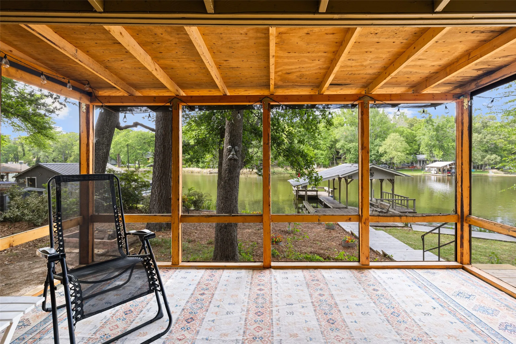 Single Family Residence For Sale in Wood County , 646 County Road 3235, Quitman, Texas 75783, 3 Bedroom, 2 Bathroom, Garage spaces, 1,365 Sqft, built in 1985, mls#21245130, Real Estate Agent in Quitman, Homes For Sale in Wood county, Homes For Sale in Quitman, Realtor in Quitman Texas, Real Estate Brokerage Independent Realty Texas, Luminita Cordes Realtor