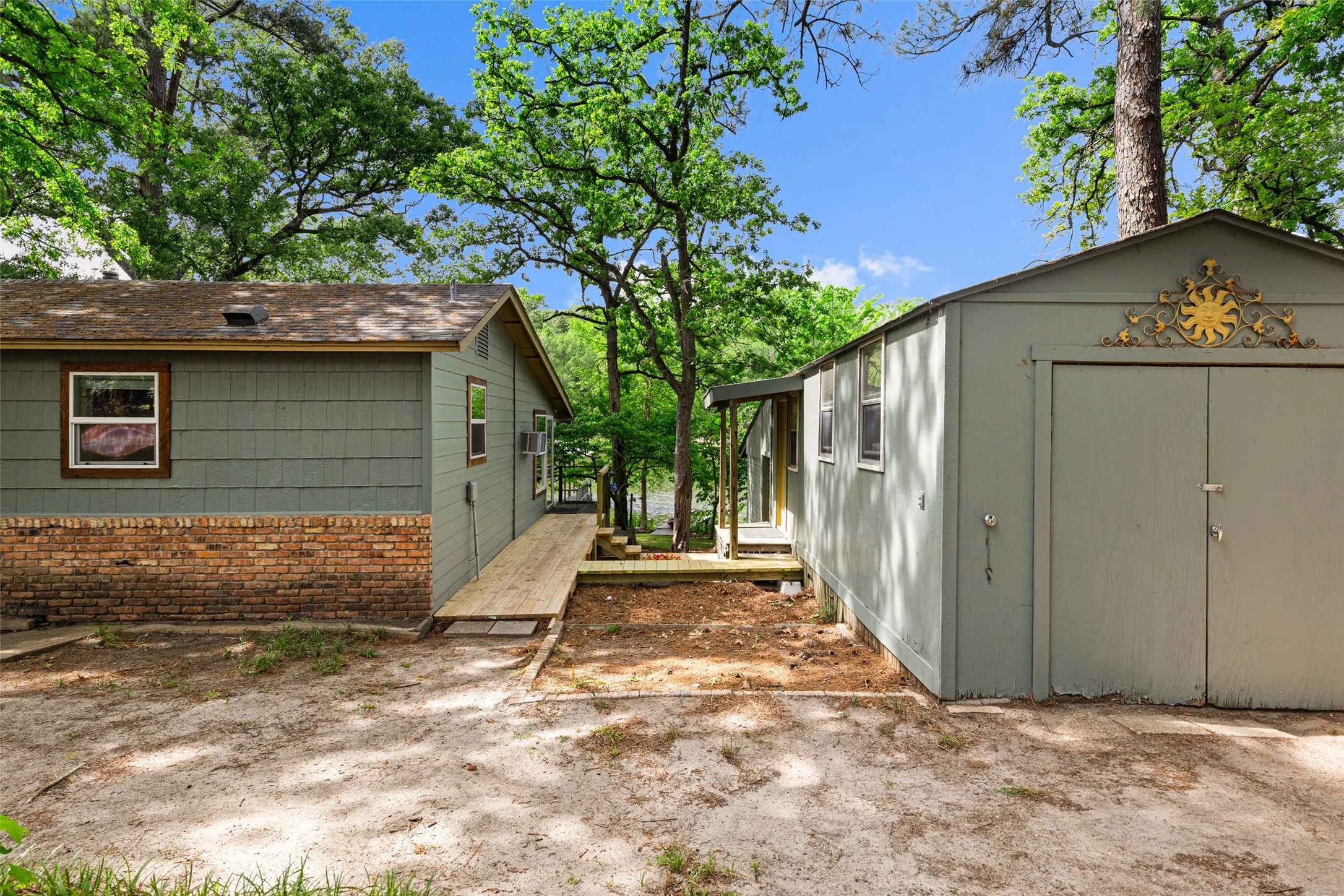 Single Family Residence For Sale in Wood County , 646 County Road 3235, Quitman, Texas 75783, 3 Bedroom, 2 Bathroom, Garage spaces, 1,365 Sqft, built in 1985, mls#21245130, Real Estate Agent in Quitman, Homes For Sale in Wood county, Homes For Sale in Quitman, Realtor in Quitman Texas, Real Estate Brokerage Independent Realty Texas, Luminita Cordes Realtor