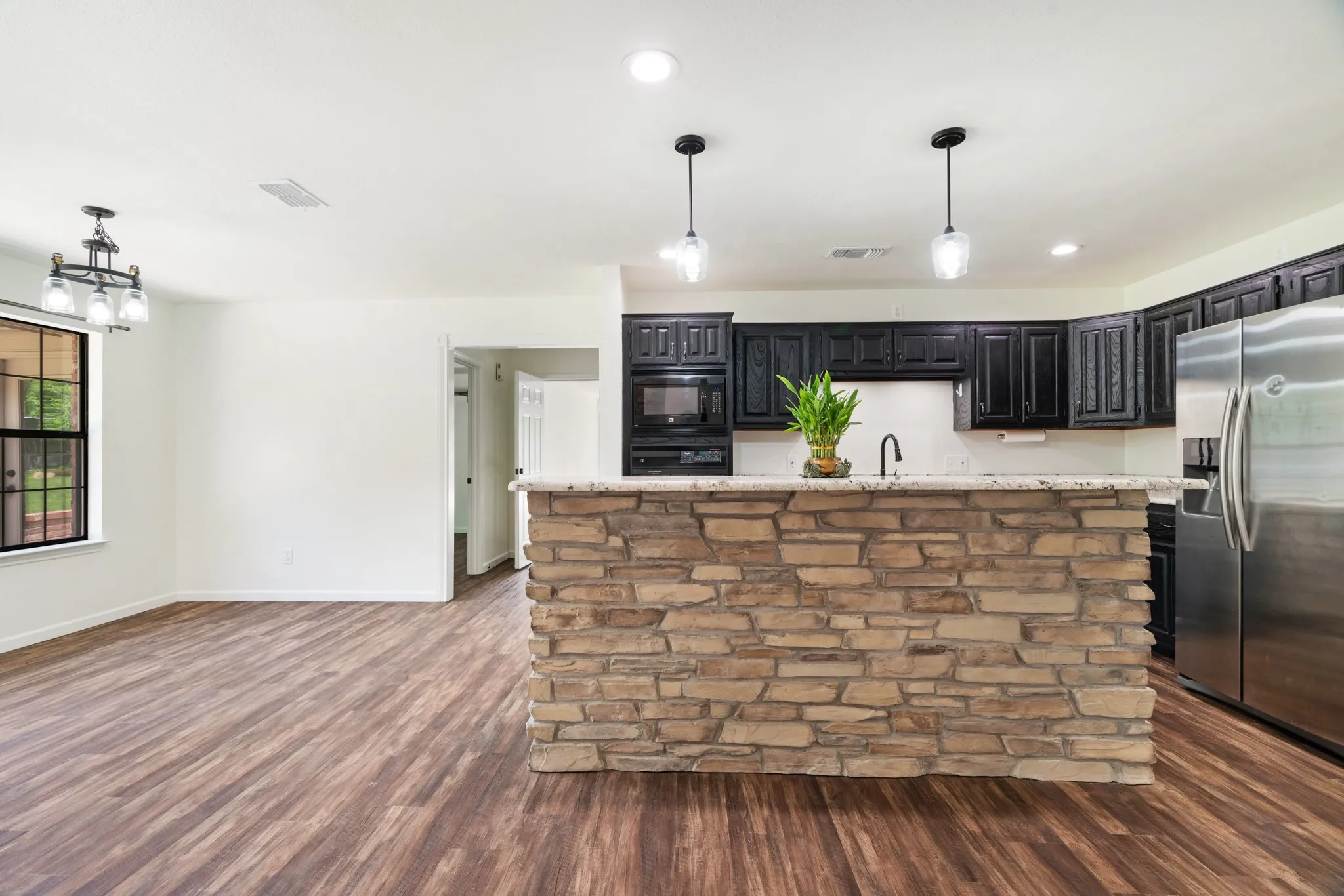 Single Family Residence For Sale in Lamar County , 212 Wooded Hills Drive, Powderly, Texas 75473, 4 Bedrooms, 3 Bathrooms, 4 Garage spaces, 2,649 Sqft, built in 1994, Price $459,900, mls#21246352, Real Estate Agent in Powderly, Homes For Sale in Lamar county, Homes For Sale in Powderly, Realtor in Powderly Texas, Real Estate Brokerage Independent Realty Texas, Luminita Cordes Realtor