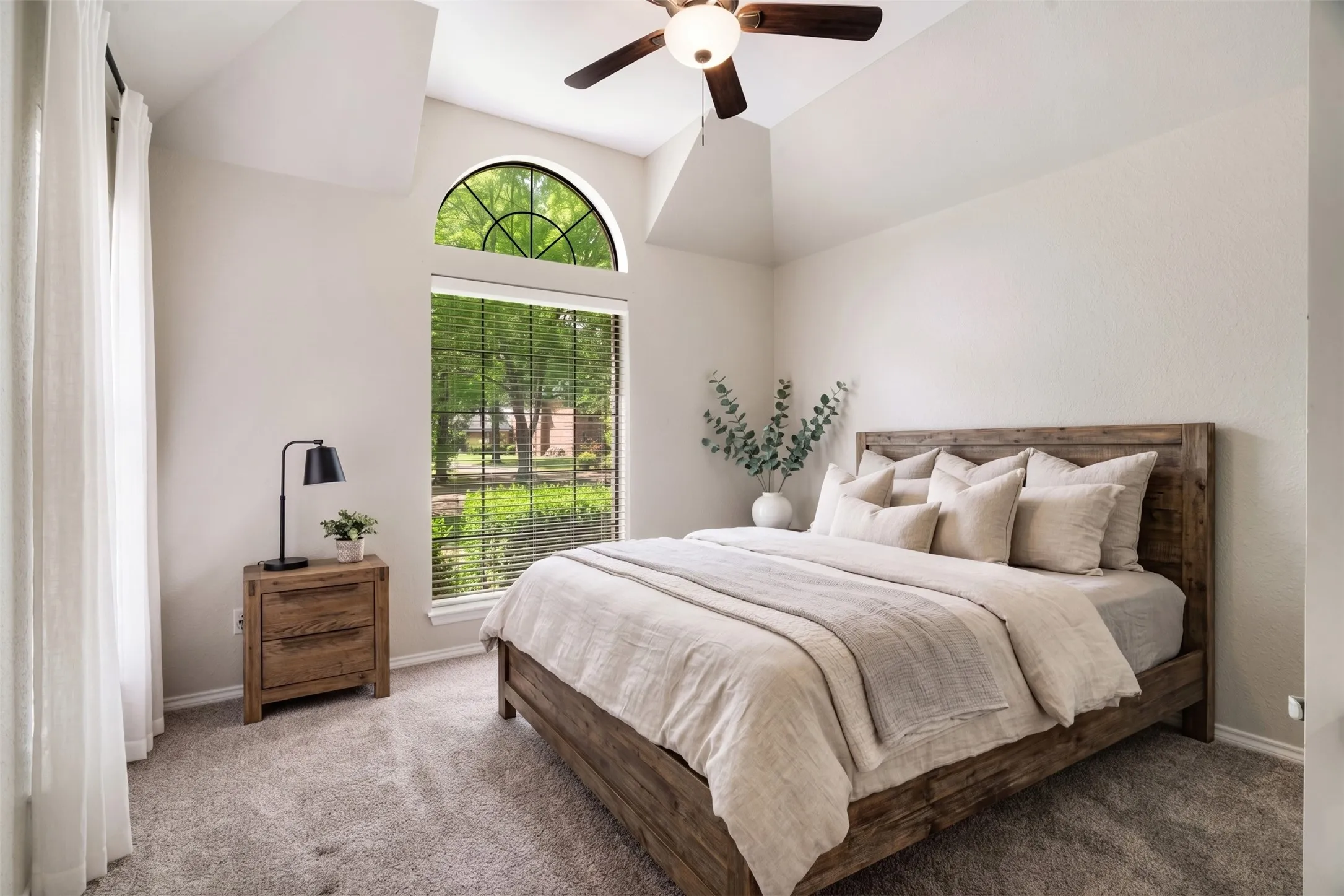 Single Family Residence For Sale in Lamar County , 212 Wooded Hills Drive, Powderly, Texas 75473, 4 Bedrooms, 3 Bathrooms, 4 Garage spaces, 2,649 Sqft, built in 1994, Price $459,900, mls#21246352, Real Estate Agent in Powderly, Homes For Sale in Lamar county, Homes For Sale in Powderly, Realtor in Powderly Texas, Real Estate Brokerage Independent Realty Texas, Luminita Cordes Realtor