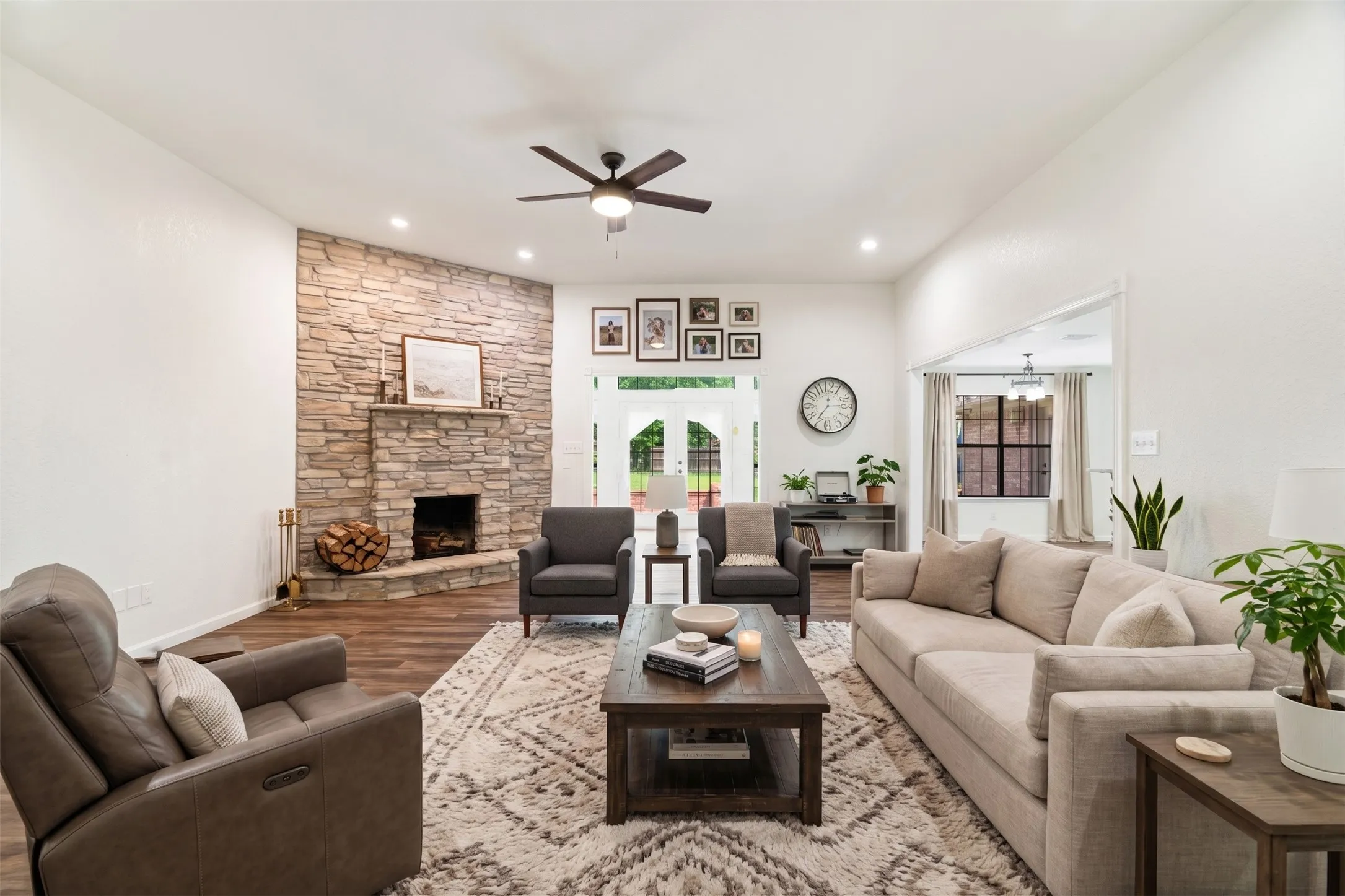 Single Family Residence For Sale in Lamar County , 212 Wooded Hills Drive, Powderly, Texas 75473, 4 Bedrooms, 3 Bathrooms, 4 Garage spaces, 2,649 Sqft, built in 1994, Price $459,900, mls#21246352, Real Estate Agent in Powderly, Homes For Sale in Lamar county, Homes For Sale in Powderly, Realtor in Powderly Texas, Real Estate Brokerage Independent Realty Texas, Luminita Cordes Realtor