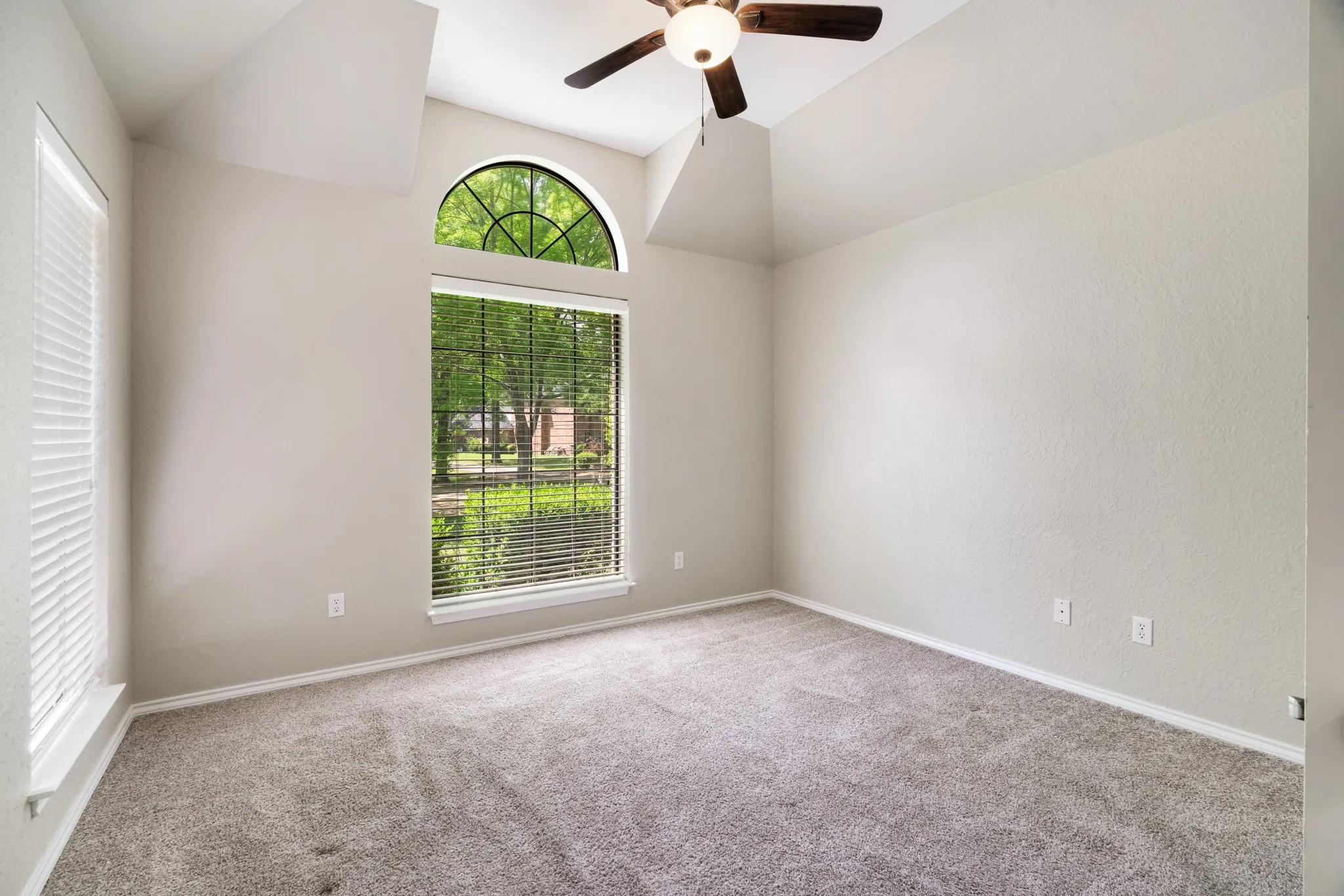 Single Family Residence For Sale in Lamar County , 212 Wooded Hills Drive, Powderly, Texas 75473, 4 Bedrooms, 3 Bathrooms, 4 Garage spaces, 2,649 Sqft, built in 1994, Price $459,900, mls#21246352, Real Estate Agent in Powderly, Homes For Sale in Lamar county, Homes For Sale in Powderly, Realtor in Powderly Texas, Real Estate Brokerage Independent Realty Texas, Luminita Cordes Realtor