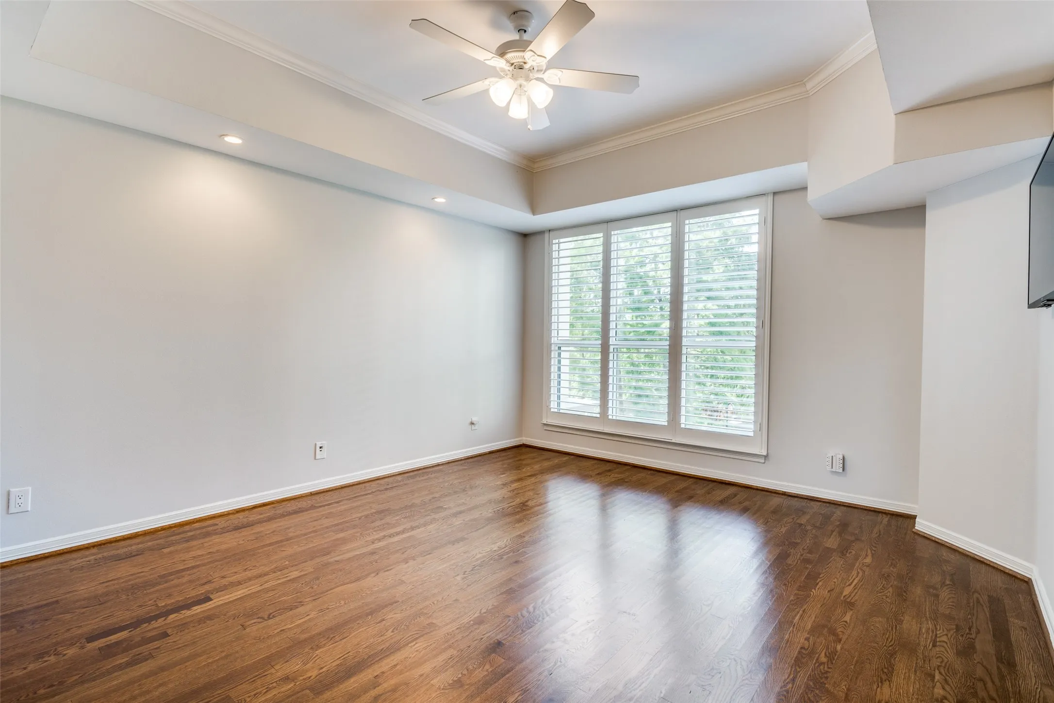 Condominium For Rent in Dallas County , 3401 Lee Parkway 508, Dallas, Texas 75219, 1 Bedroom, 2 Bathroom, 2 Garage spaces, 1,170 Sqft, built in 1998, Preowned, mls#21246413, Real Estate Agent in Dallas, Homes For Rent in Dallas county, Homes For Rent in Dallas, Realtor in Dallas Texas, Real Estate Brokerage Independent Realty Texas, Luminita Cordes Realtor