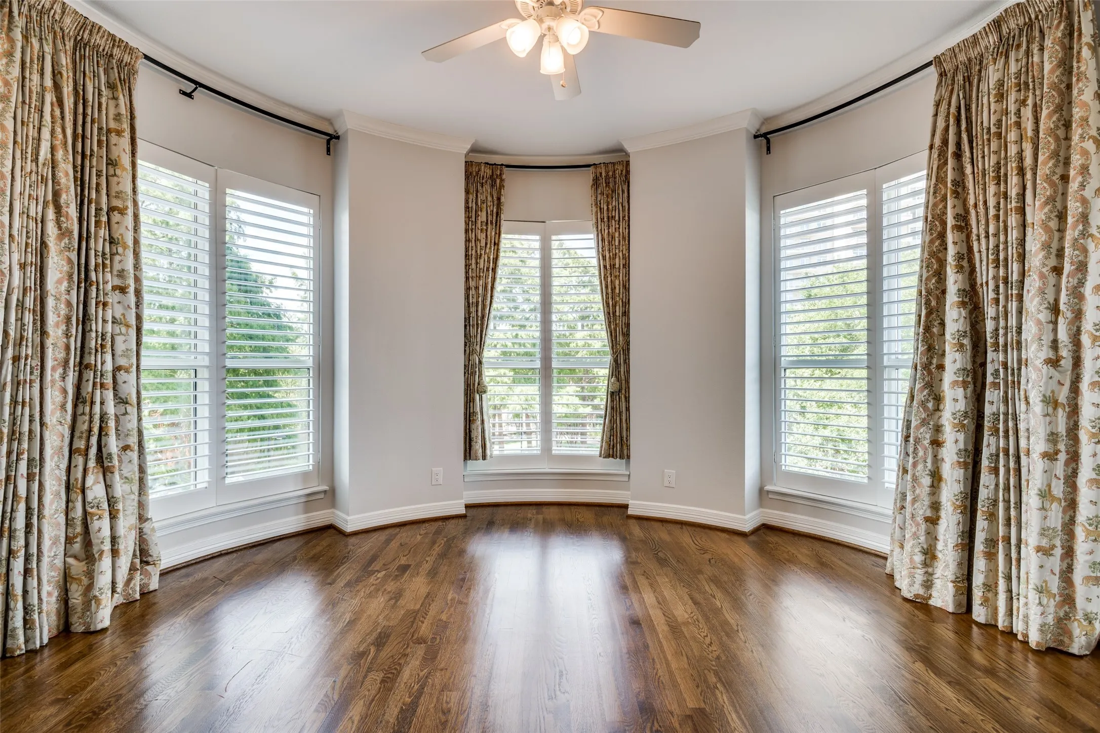 Condominium For Rent in Dallas County , 3401 Lee Parkway 508, Dallas, Texas 75219, 1 Bedroom, 2 Bathroom, 2 Garage spaces, 1,170 Sqft, built in 1998, Preowned, mls#21246413, Real Estate Agent in Dallas, Homes For Rent in Dallas county, Homes For Rent in Dallas, Realtor in Dallas Texas, Real Estate Brokerage Independent Realty Texas, Luminita Cordes Realtor