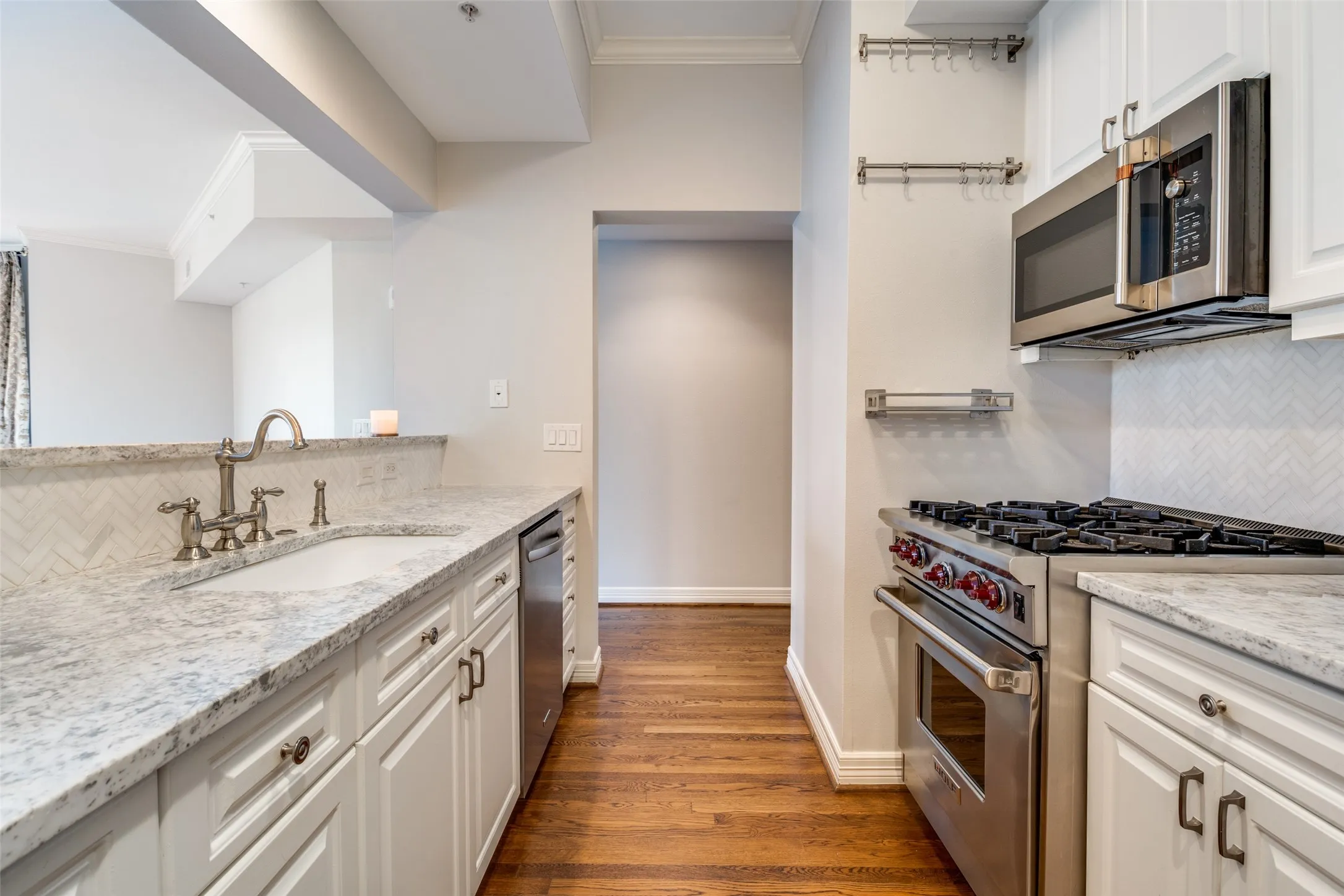Condominium For Rent in Dallas County , 3401 Lee Parkway 508, Dallas, Texas 75219, 1 Bedroom, 2 Bathroom, 2 Garage spaces, 1,170 Sqft, built in 1998, Preowned, mls#21246413, Real Estate Agent in Dallas, Homes For Rent in Dallas county, Homes For Rent in Dallas, Realtor in Dallas Texas, Real Estate Brokerage Independent Realty Texas, Luminita Cordes Realtor