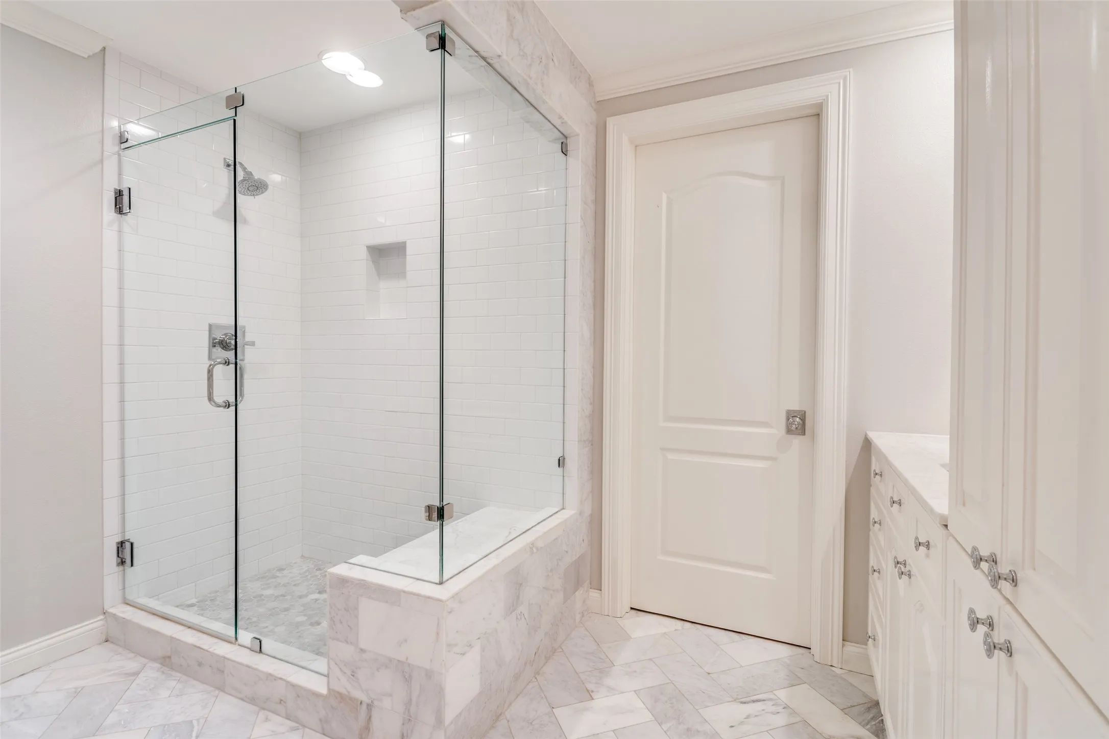 Condominium For Rent in Dallas County , 3401 Lee Parkway 508, Dallas, Texas 75219, 1 Bedroom, 2 Bathroom, 2 Garage spaces, 1,170 Sqft, built in 1998, Preowned, mls#21246413, Real Estate Agent in Dallas, Homes For Rent in Dallas county, Homes For Rent in Dallas, Realtor in Dallas Texas, Real Estate Brokerage Independent Realty Texas, Luminita Cordes Realtor