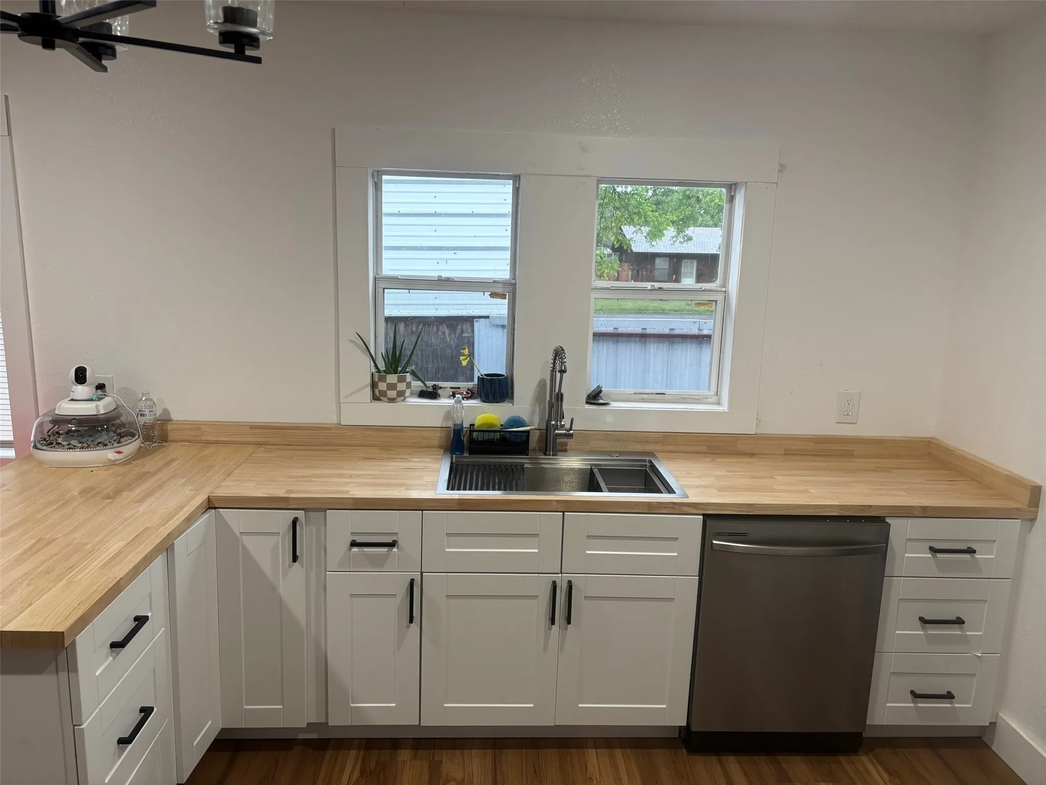Single Family Residence For Sale in Eastland County , 200 S Hillcrest Avenue, Eastland, Texas 76448, 3 Bedrooms, 2 Bathrooms, Garage spaces, 1,664 Sqft, built in 1935, Price $234,000, mls#21245693, Real Estate Agent in Eastland, Homes For Sale in Eastland county, Homes For Sale in Eastland, Realtor in Eastland Texas, Real Estate Brokerage Independent Realty Texas, Luminita Cordes Realtor