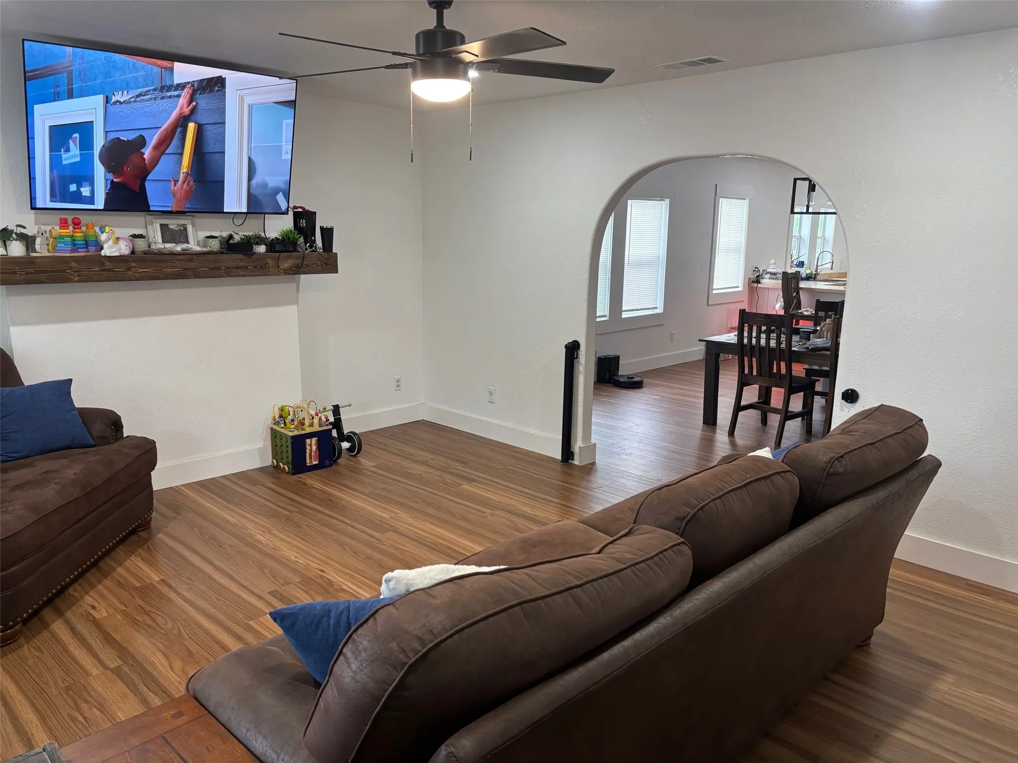 Single Family Residence For Sale in Eastland County , 200 S Hillcrest Avenue, Eastland, Texas 76448, 3 Bedrooms, 2 Bathrooms, Garage spaces, 1,664 Sqft, built in 1935, Price $234,000, mls#21245693, Real Estate Agent in Eastland, Homes For Sale in Eastland county, Homes For Sale in Eastland, Realtor in Eastland Texas, Real Estate Brokerage Independent Realty Texas, Luminita Cordes Realtor