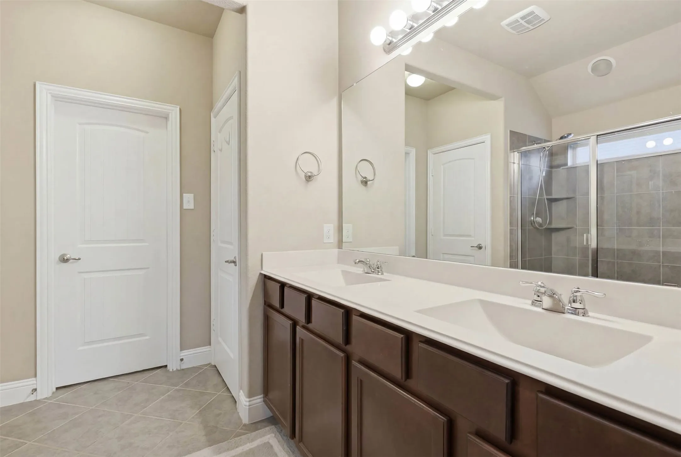 Single Family Residence For Sale in Tarrant County , 4720 Lazy Oaks Street, Fort Worth, Texas 76244, 3 Bedroom, 2 Bathroom, 2 Garage spaces, 1,653 Sqft, built in 2014, Price $349,999, mls#21242339, Real Estate Agent in Fort Worth, Homes For Sale in Tarrant county, Homes For Sale in Fort Worth, Realtor in Fort Worth Texas, Real Estate Brokerage Independent Realty Texas, Luminita Cordes Realtor