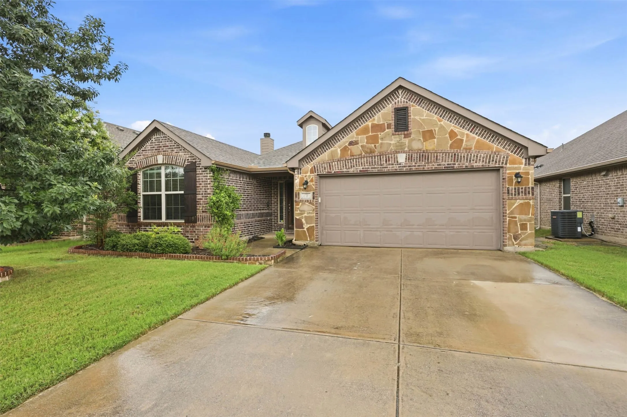 Single Family Residence For Sale in Tarrant County , 4720 Lazy Oaks Street, Fort Worth, Texas 76244, 3 Bedroom, 2 Bathroom, 2 Garage spaces, 1,653 Sqft, built in 2014, Price $349,999, mls#21242339, Real Estate Agent in Fort Worth, Homes For Sale in Tarrant county, Homes For Sale in Fort Worth, Realtor in Fort Worth Texas, Real Estate Brokerage Independent Realty Texas, Luminita Cordes Realtor