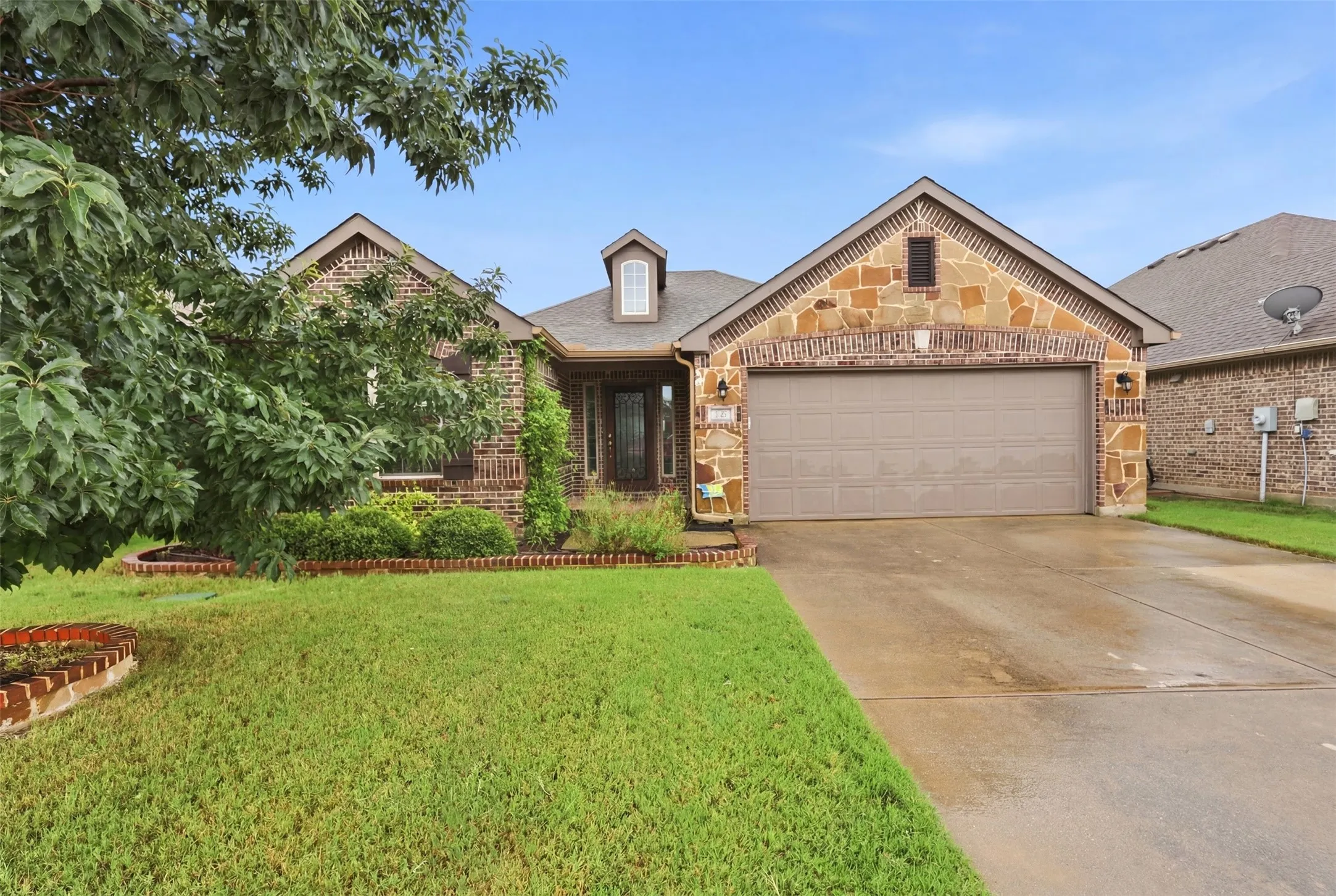Single Family Residence For Sale in Tarrant County , 4720 Lazy Oaks Street, Fort Worth, Texas 76244, 3 Bedroom, 2 Bathroom, 2 Garage spaces, 1,653 Sqft, built in 2014, Price $349,999, mls#21242339, Real Estate Agent in Fort Worth, Homes For Sale in Tarrant county, Homes For Sale in Fort Worth, Realtor in Fort Worth Texas, Real Estate Brokerage Independent Realty Texas, Luminita Cordes Realtor
