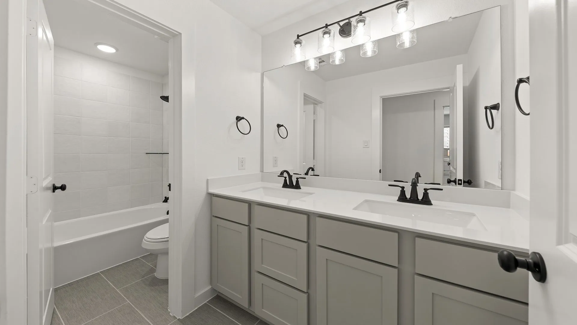 20 1425 Clare Court - 2ND Bath