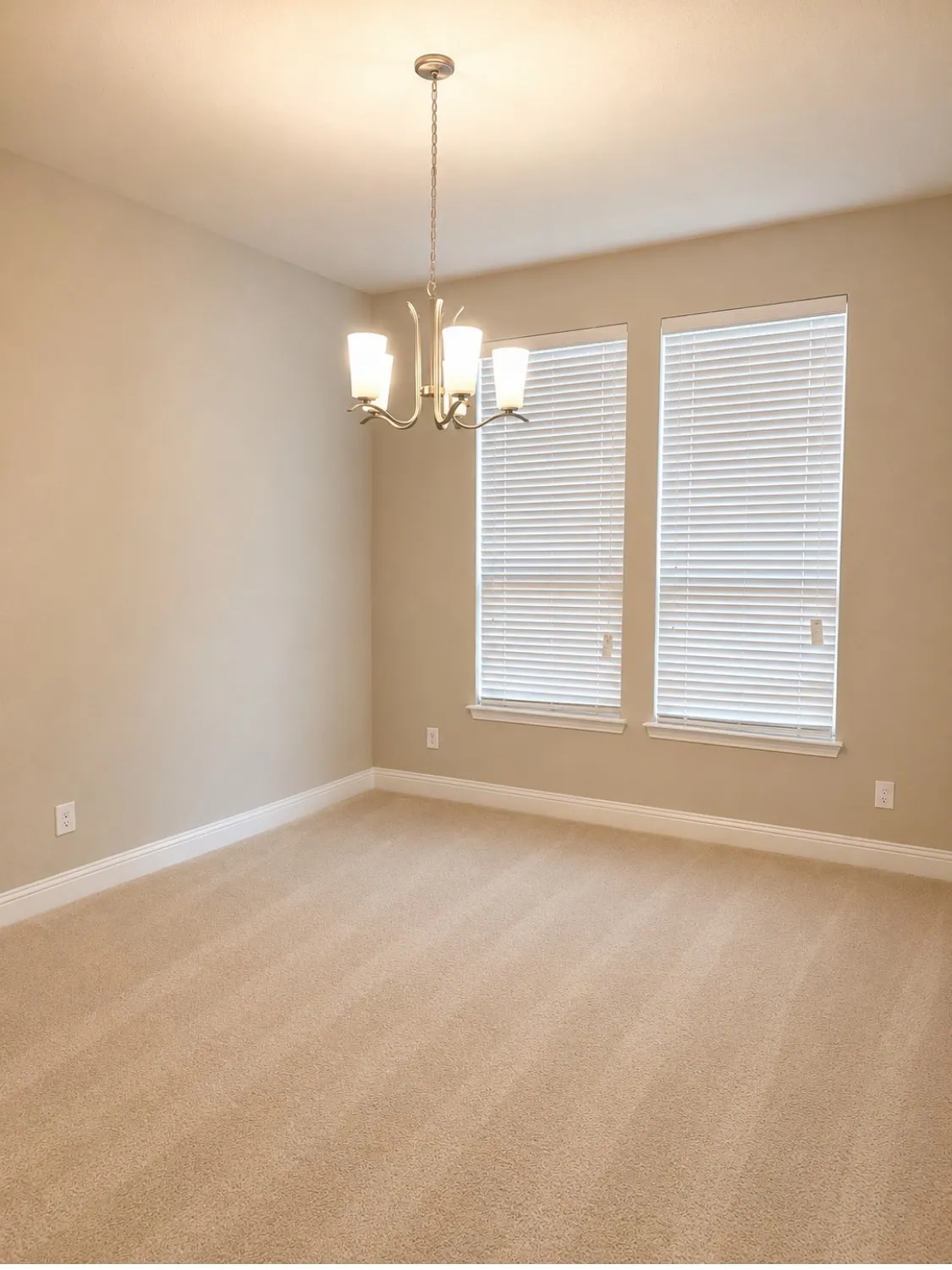Single Family Residence For Sale in Tarrant County , 2818 Twin Ridge Drive, Arlington, Texas 76001, 5 Bedroom, 5 Bathroom, 2 Garage spaces, 4,199 Sqft, built in 2017, mls#21235130, Real Estate Agent in Arlington, Homes For Sale in Tarrant county, Homes For Sale in Arlington, Realtor in Arlington Texas, Real Estate Brokerage Independent Realty Texas, Luminita Cordes Realtor