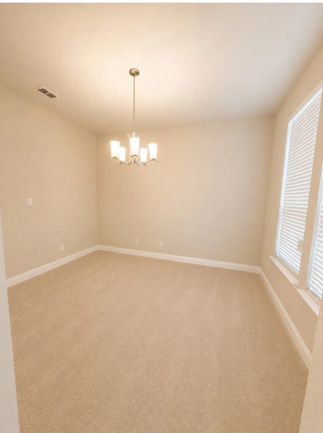 Single Family Residence For Sale in Tarrant County , 2818 Twin Ridge Drive, Arlington, Texas 76001, 5 Bedroom, 5 Bathroom, 2 Garage spaces, 4,199 Sqft, built in 2017, mls#21235130, Real Estate Agent in Arlington, Homes For Sale in Tarrant county, Homes For Sale in Arlington, Realtor in Arlington Texas, Real Estate Brokerage Independent Realty Texas, Luminita Cordes Realtor