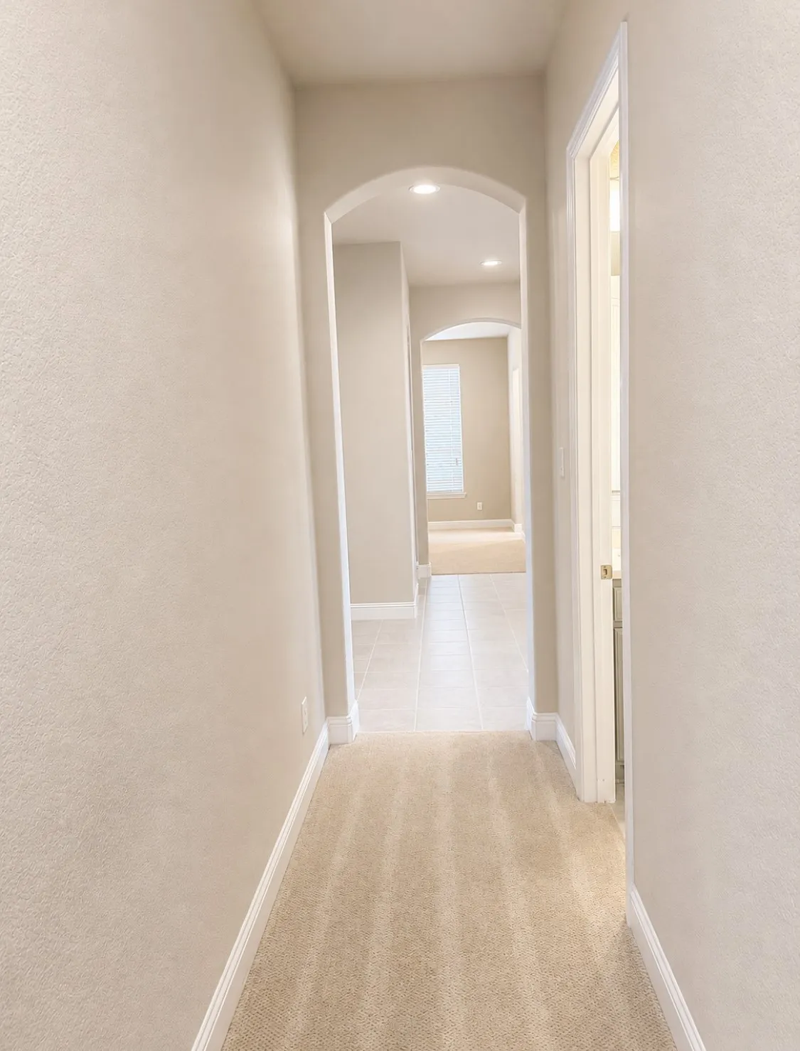 Single Family Residence For Sale in Tarrant County , 2818 Twin Ridge Drive, Arlington, Texas 76001, 5 Bedroom, 5 Bathroom, 2 Garage spaces, 4,199 Sqft, built in 2017, mls#21235130, Real Estate Agent in Arlington, Homes For Sale in Tarrant county, Homes For Sale in Arlington, Realtor in Arlington Texas, Real Estate Brokerage Independent Realty Texas, Luminita Cordes Realtor
