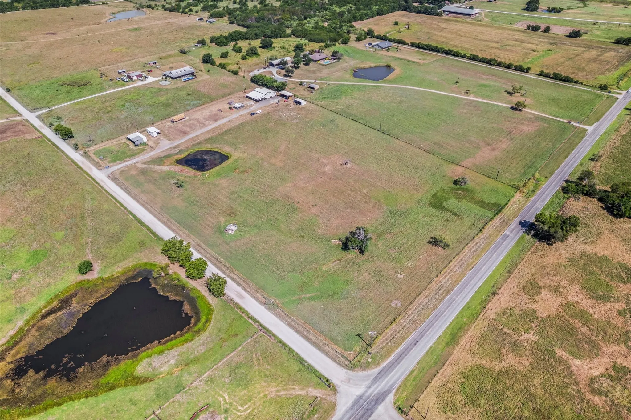 Single Family Residence For Sale in Cooke County , 139 County Road 2156, Gainesville, Texas 76240, 2 Bedroom, 2 Bathroom, 4 Garage spaces, 1,000 Sqft, built in 2023, Preowned, mls#21239135, Real Estate Agent in Gainesville, Homes For Sale in Cooke county, Homes For Sale in Gainesville, Realtor in Gainesville Texas, Real Estate Brokerage Independent Realty Texas, Luminita Cordes Realtor