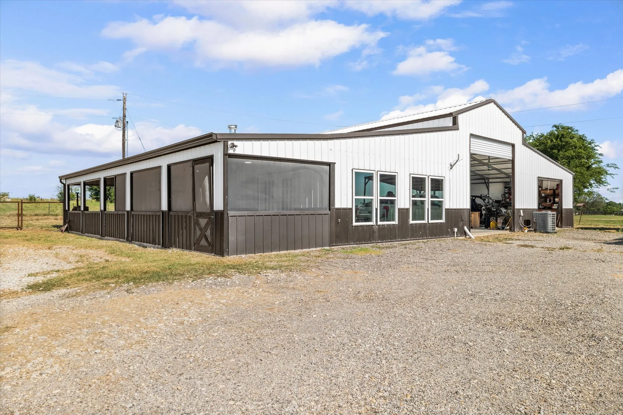 Single Family Residence For Sale in Cooke County , 139 County Road 2156, Gainesville, Texas 76240, 2 Bedroom, 2 Bathroom, 4 Garage spaces, 1,000 Sqft, built in 2023, Preowned, mls#21239135, Real Estate Agent in Gainesville, Homes For Sale in Cooke county, Homes For Sale in Gainesville, Realtor in Gainesville Texas, Real Estate Brokerage Independent Realty Texas, Luminita Cordes Realtor