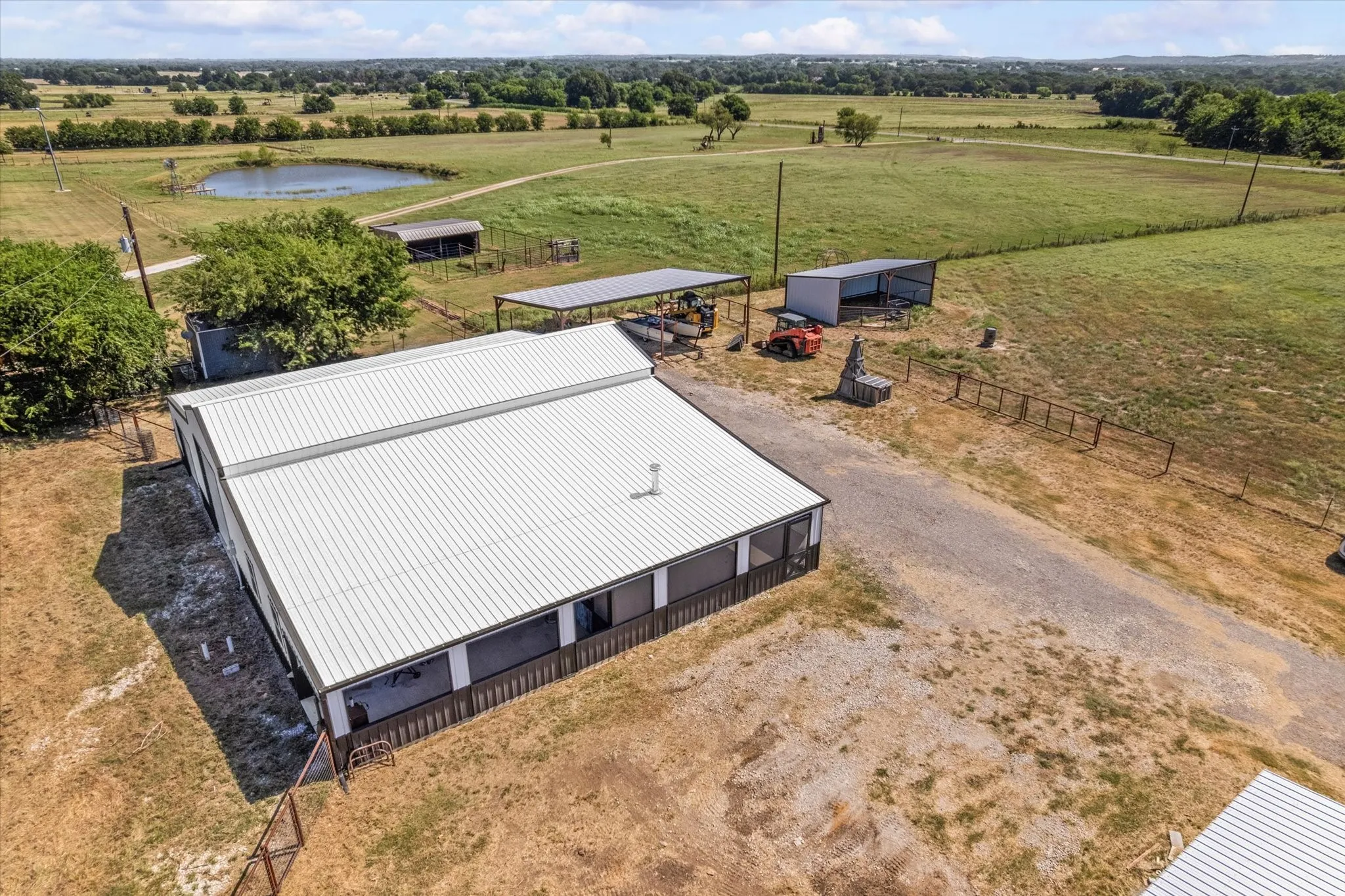 Single Family Residence For Sale in Cooke County , 139 County Road 2156, Gainesville, Texas 76240, 2 Bedroom, 2 Bathroom, 4 Garage spaces, 1,000 Sqft, built in 2023, Preowned, mls#21239135, Real Estate Agent in Gainesville, Homes For Sale in Cooke county, Homes For Sale in Gainesville, Realtor in Gainesville Texas, Real Estate Brokerage Independent Realty Texas, Luminita Cordes Realtor