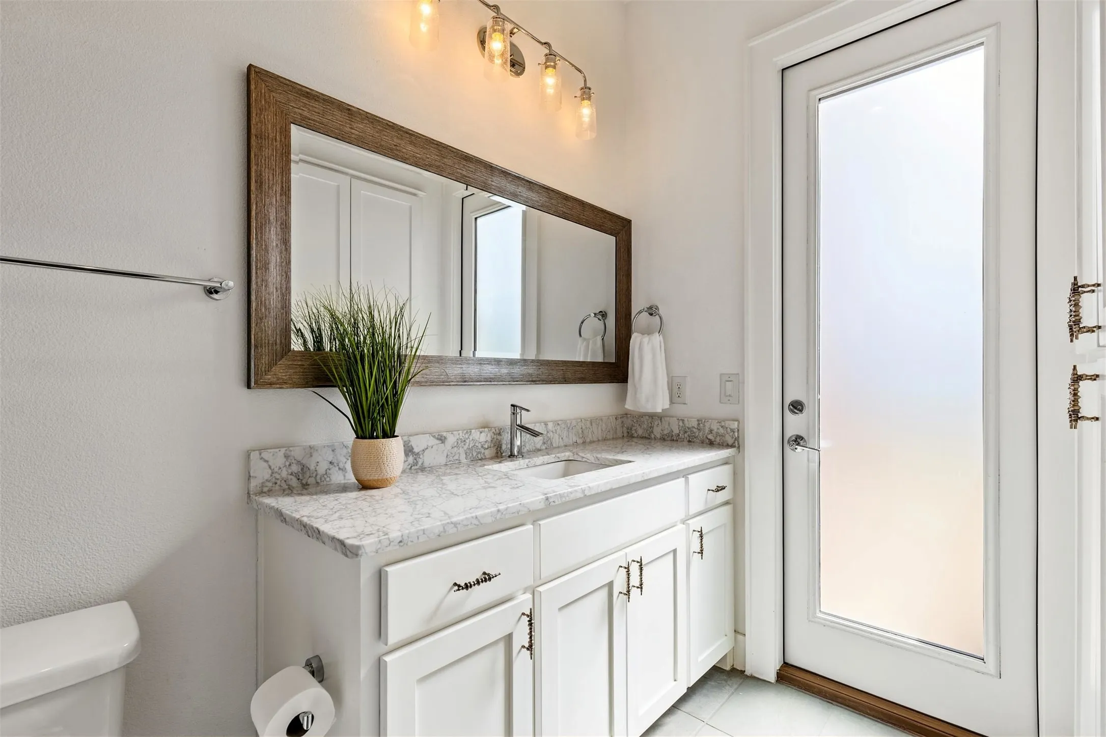 Single Family Residence For Sale in Collin County , 1104 Van Drive, Allen, Texas 75013, 4 Bedroom, 4 Bathroom, 3 Garage spaces, 4,041 Sqft, built in 2016, Preowned, mls#21242212, Real Estate Agent in Allen, Homes For Sale in Collin county, Homes For Sale in Allen, Realtor in Allen Texas, Real Estate Brokerage Independent Realty Texas, Luminita Cordes Realtor