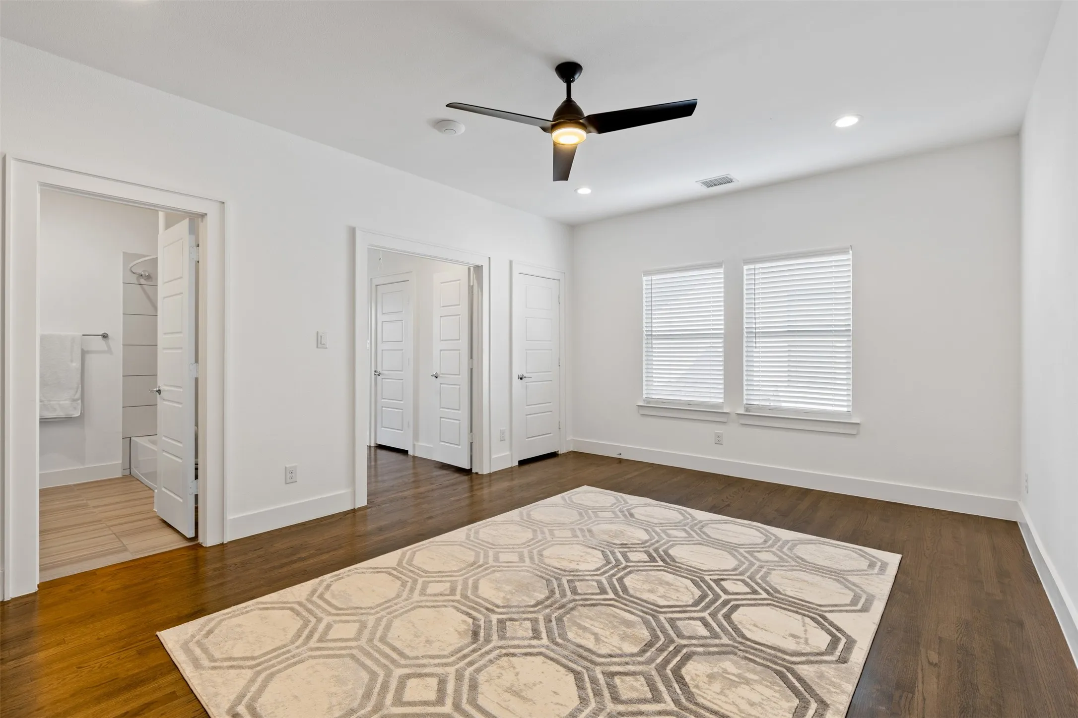 Single Family Residence For Sale in Collin County , 1104 Van Drive, Allen, Texas 75013, 4 Bedroom, 4 Bathroom, 3 Garage spaces, 4,041 Sqft, built in 2016, Preowned, mls#21242212, Real Estate Agent in Allen, Homes For Sale in Collin county, Homes For Sale in Allen, Realtor in Allen Texas, Real Estate Brokerage Independent Realty Texas, Luminita Cordes Realtor