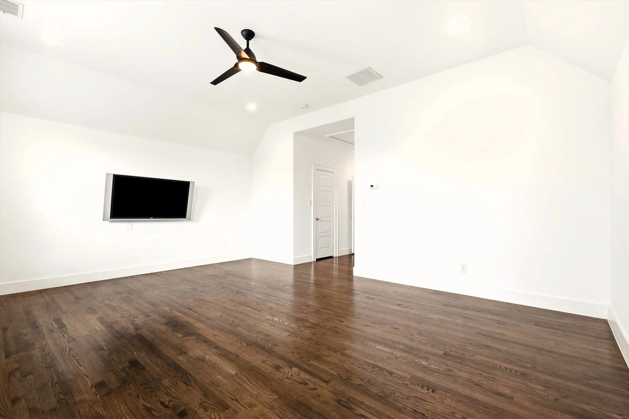 Located on the second floor for exercise, sports games, TV
