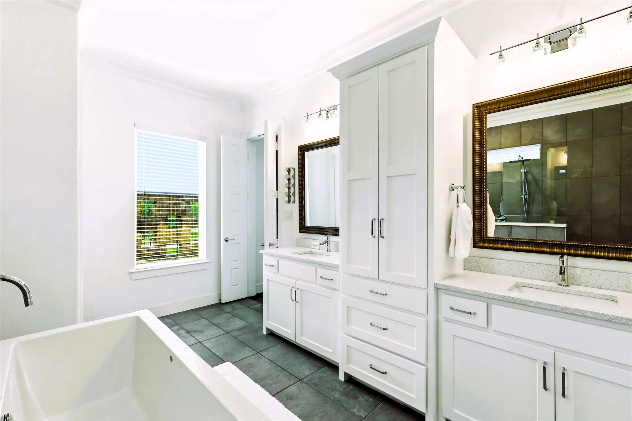 Single Family Residence For Sale in Collin County , 1104 Van Drive, Allen, Texas 75013, 4 Bedroom, 4 Bathroom, 3 Garage spaces, 4,041 Sqft, built in 2016, Preowned, mls#21242212, Real Estate Agent in Allen, Homes For Sale in Collin county, Homes For Sale in Allen, Realtor in Allen Texas, Real Estate Brokerage Independent Realty Texas, Luminita Cordes Realtor