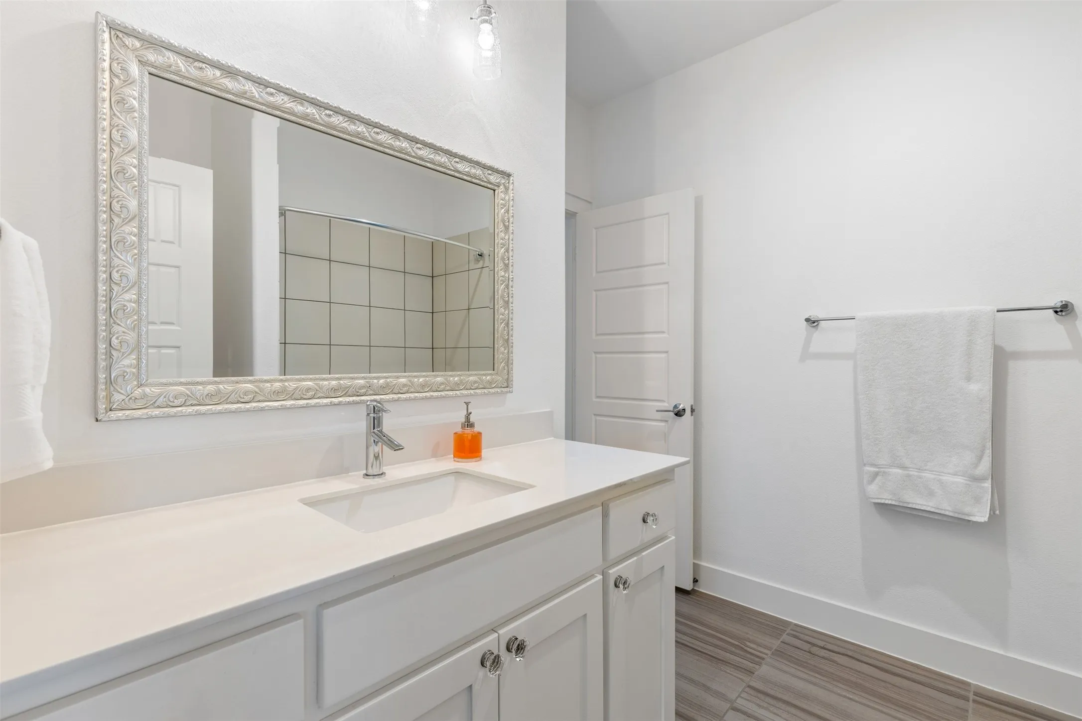 Single Family Residence For Sale in Collin County , 1104 Van Drive, Allen, Texas 75013, 4 Bedroom, 4 Bathroom, 3 Garage spaces, 4,041 Sqft, built in 2016, Preowned, mls#21242212, Real Estate Agent in Allen, Homes For Sale in Collin county, Homes For Sale in Allen, Realtor in Allen Texas, Real Estate Brokerage Independent Realty Texas, Luminita Cordes Realtor