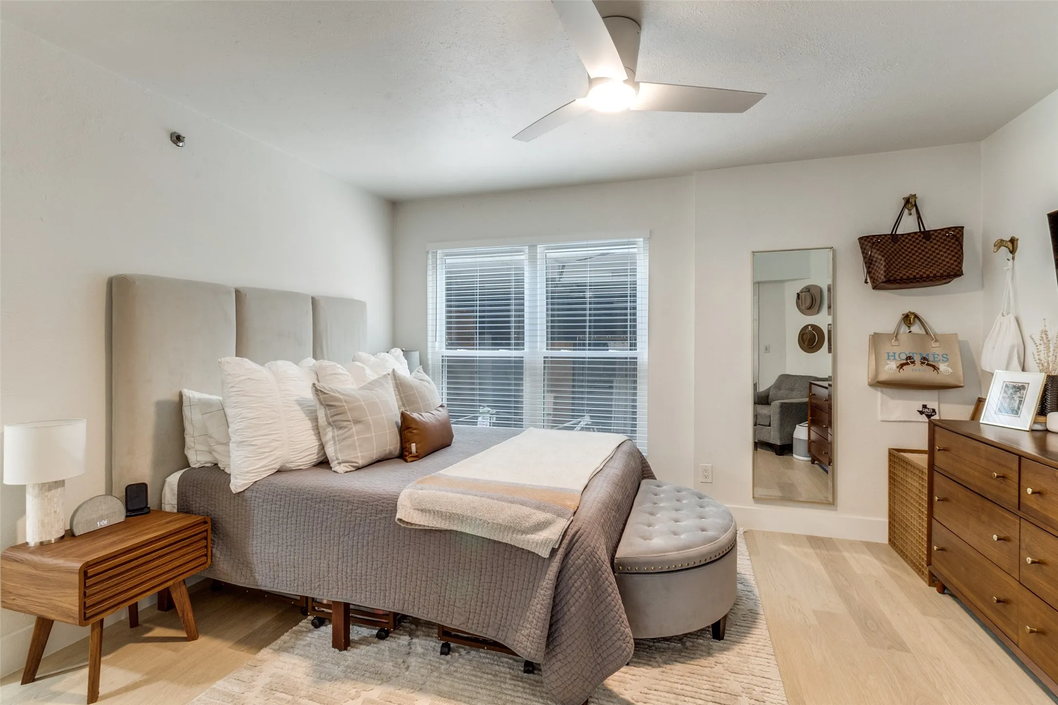Single Family Residence For Sale in Dallas County , 1417 Mccoy Street, Dallas, Texas 75204, 2 Bedroom, 2 Bathroom, 2 Garage spaces, 1,309 Sqft, built in 1985, mls#21235895, Real Estate Agent in Dallas, Homes For Sale in Dallas county, Homes For Sale in Dallas, Realtor in Dallas Texas, Real Estate Brokerage Independent Realty Texas, Luminita Cordes Realtor