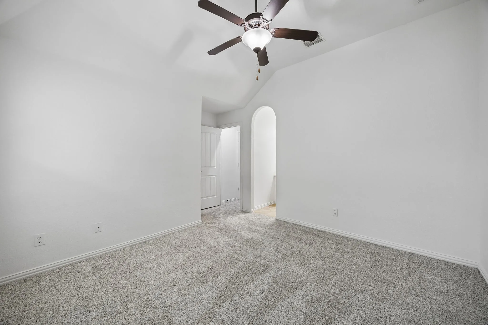 Single Family Residence For Sale in Collin County , 9519 Amberwoods Lane, Frisco, Texas 75035, 4 Bedroom, 5 Bathroom, 3 Garage spaces, 3,426 Sqft, built in 2013, mls#21246565, Real Estate Agent in Frisco, Homes For Sale in Collin county, Homes For Sale in Frisco, Realtor in Frisco Texas, Real Estate Brokerage Independent Realty Texas, Luminita Cordes Realtor