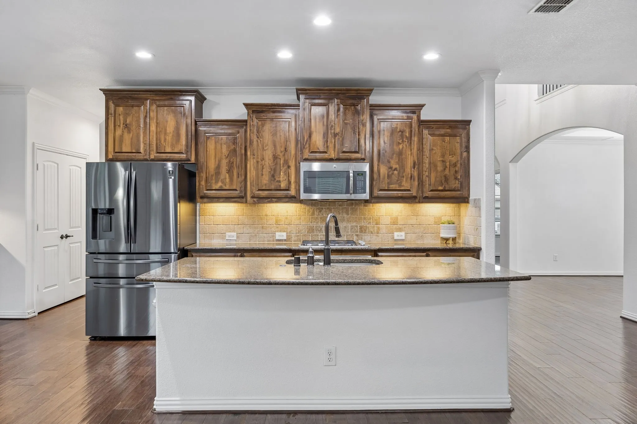 Single Family Residence For Sale in Collin County , 9519 Amberwoods Lane, Frisco, Texas 75035, 4 Bedroom, 5 Bathroom, 3 Garage spaces, 3,426 Sqft, built in 2013, mls#21246565, Real Estate Agent in Frisco, Homes For Sale in Collin county, Homes For Sale in Frisco, Realtor in Frisco Texas, Real Estate Brokerage Independent Realty Texas, Luminita Cordes Realtor