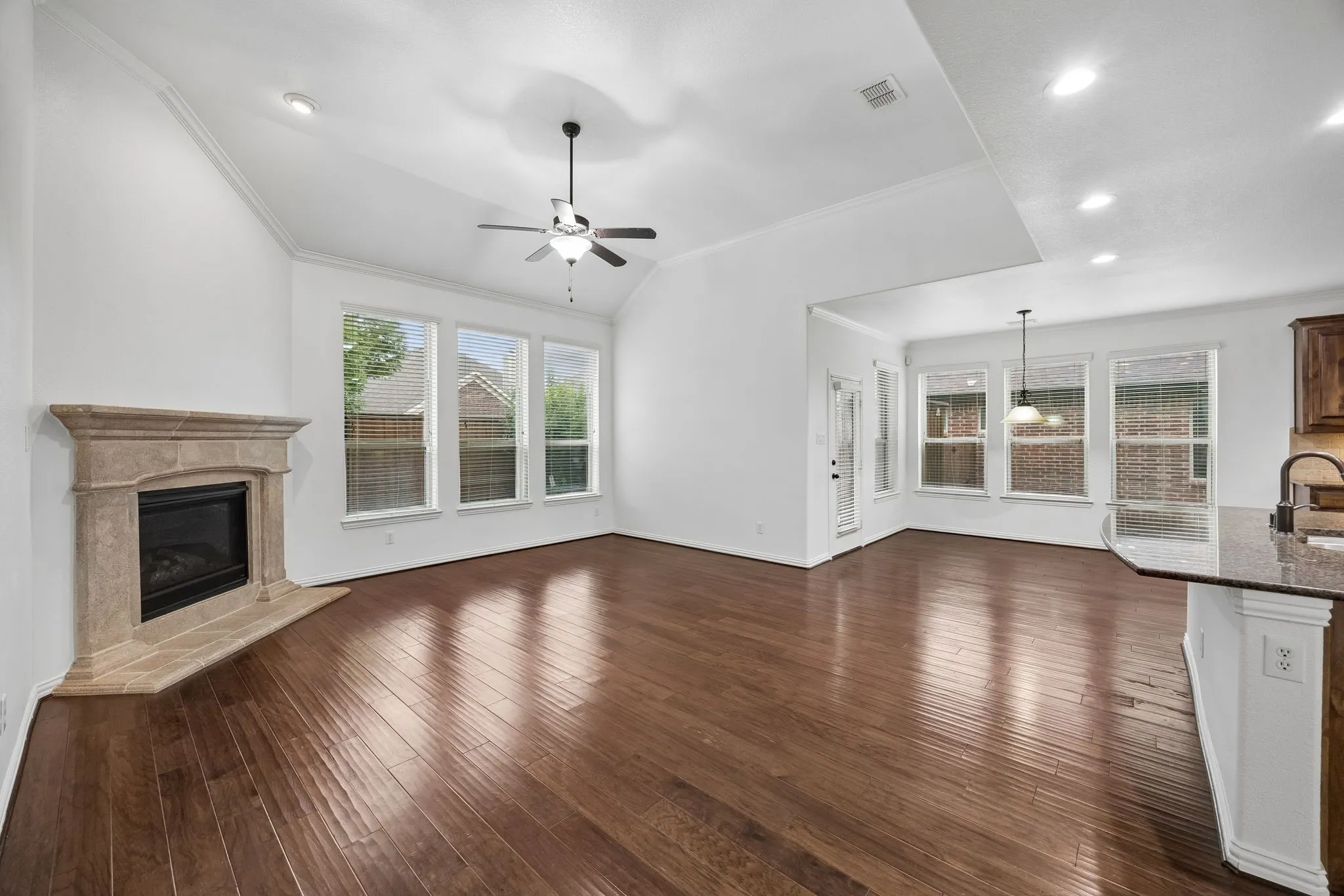 Single Family Residence For Sale in Collin County , 9519 Amberwoods Lane, Frisco, Texas 75035, 4 Bedroom, 5 Bathroom, 3 Garage spaces, 3,426 Sqft, built in 2013, mls#21246565, Real Estate Agent in Frisco, Homes For Sale in Collin county, Homes For Sale in Frisco, Realtor in Frisco Texas, Real Estate Brokerage Independent Realty Texas, Luminita Cordes Realtor